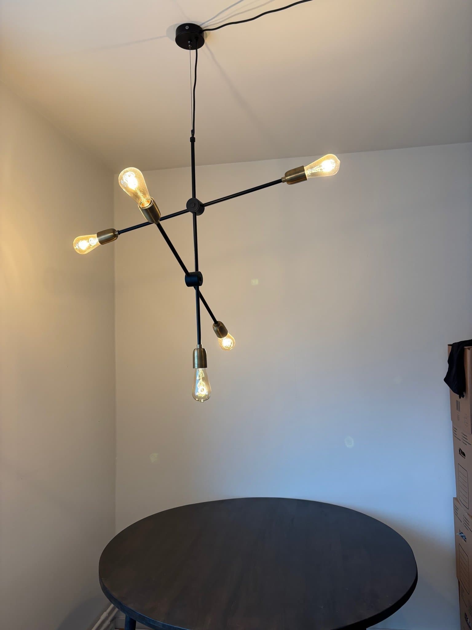 House Doctor HDMolecular taklampa, svart/mässing