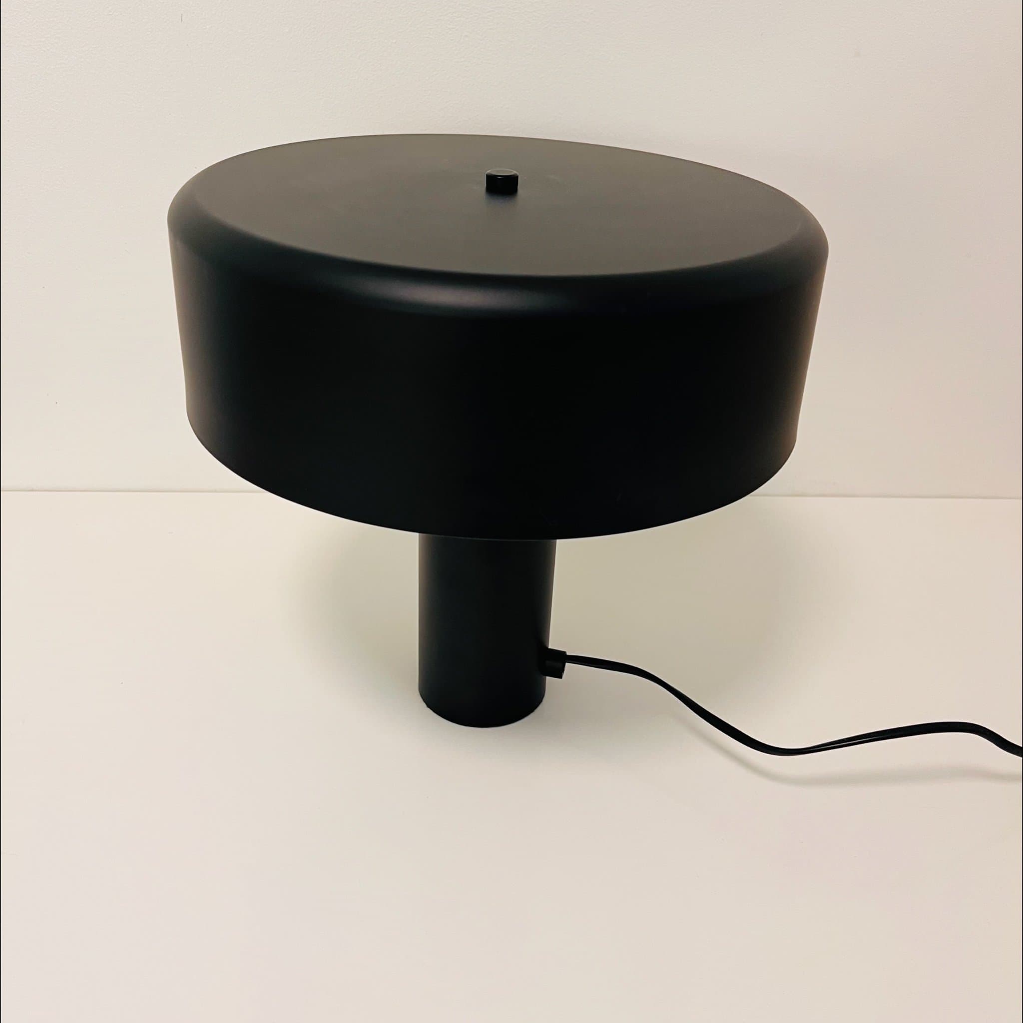 Bordslampa - Svart - Metall i Bra skick!