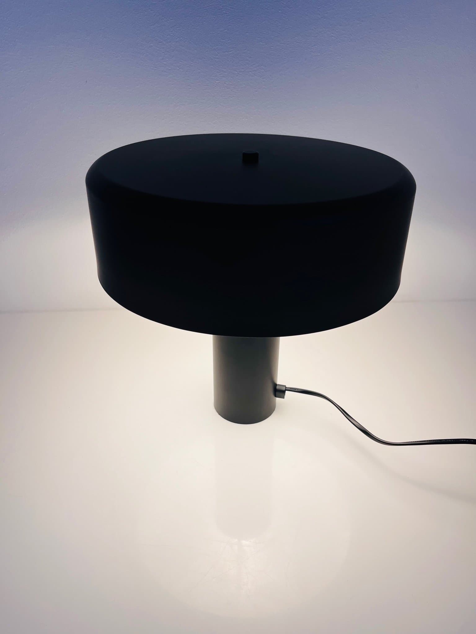 Bordslampa - Svart - Metall i Bra skick!