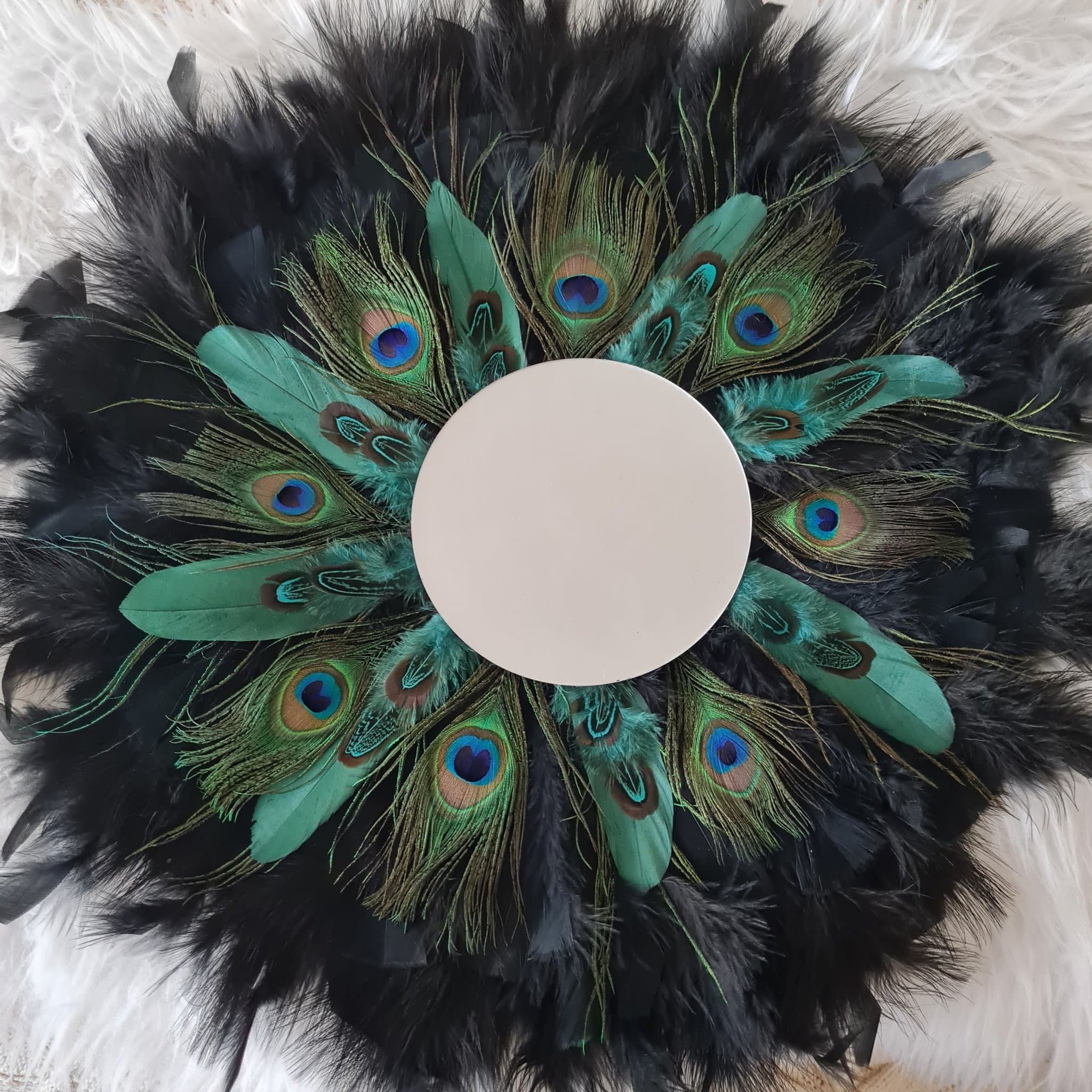 Fantastisk spegel med äkta Påfågelfjädrar! Helt nygjord 45 cm.