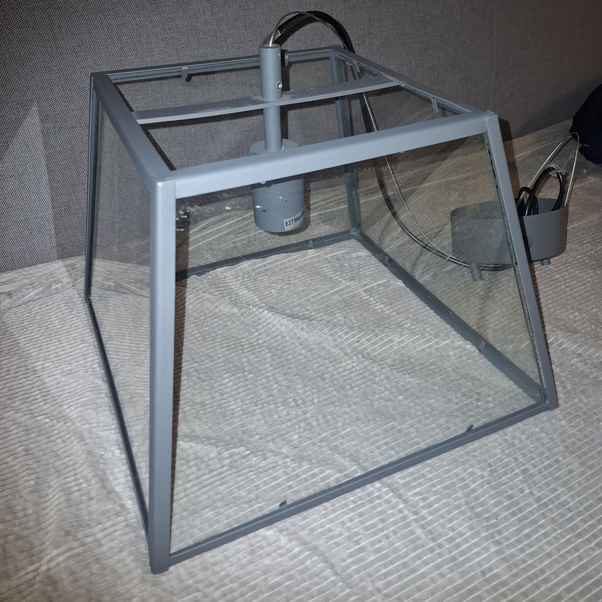 Stilren taklampa med glas