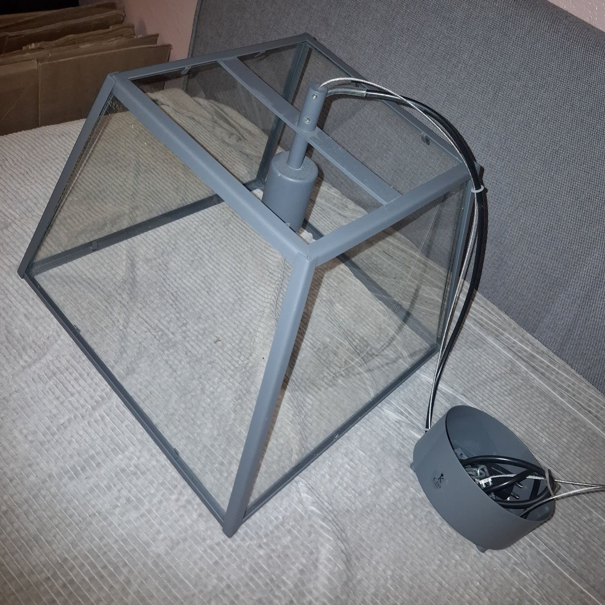 Stilren taklampa med glas