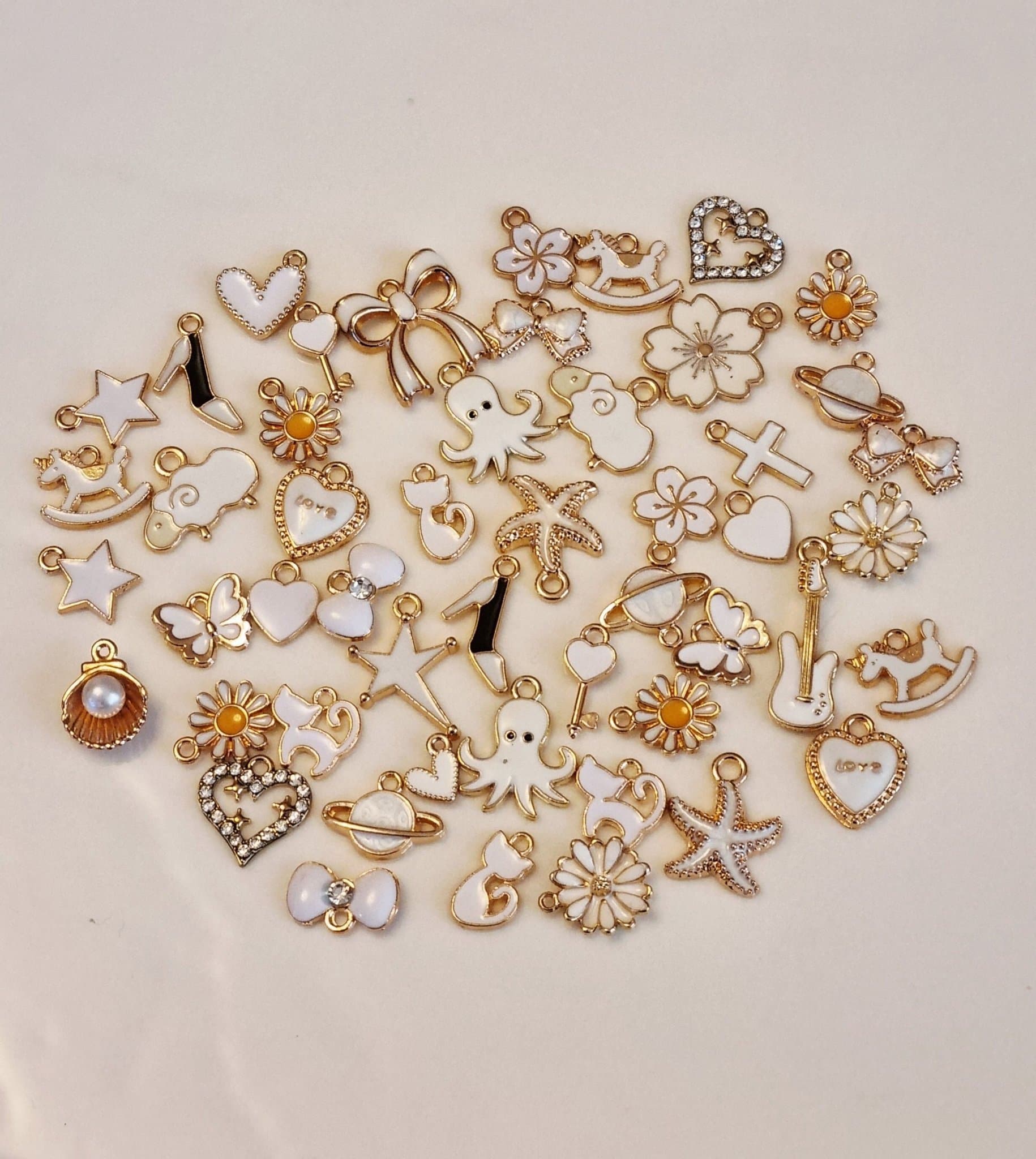 Blandad vita Berlocker - 50st