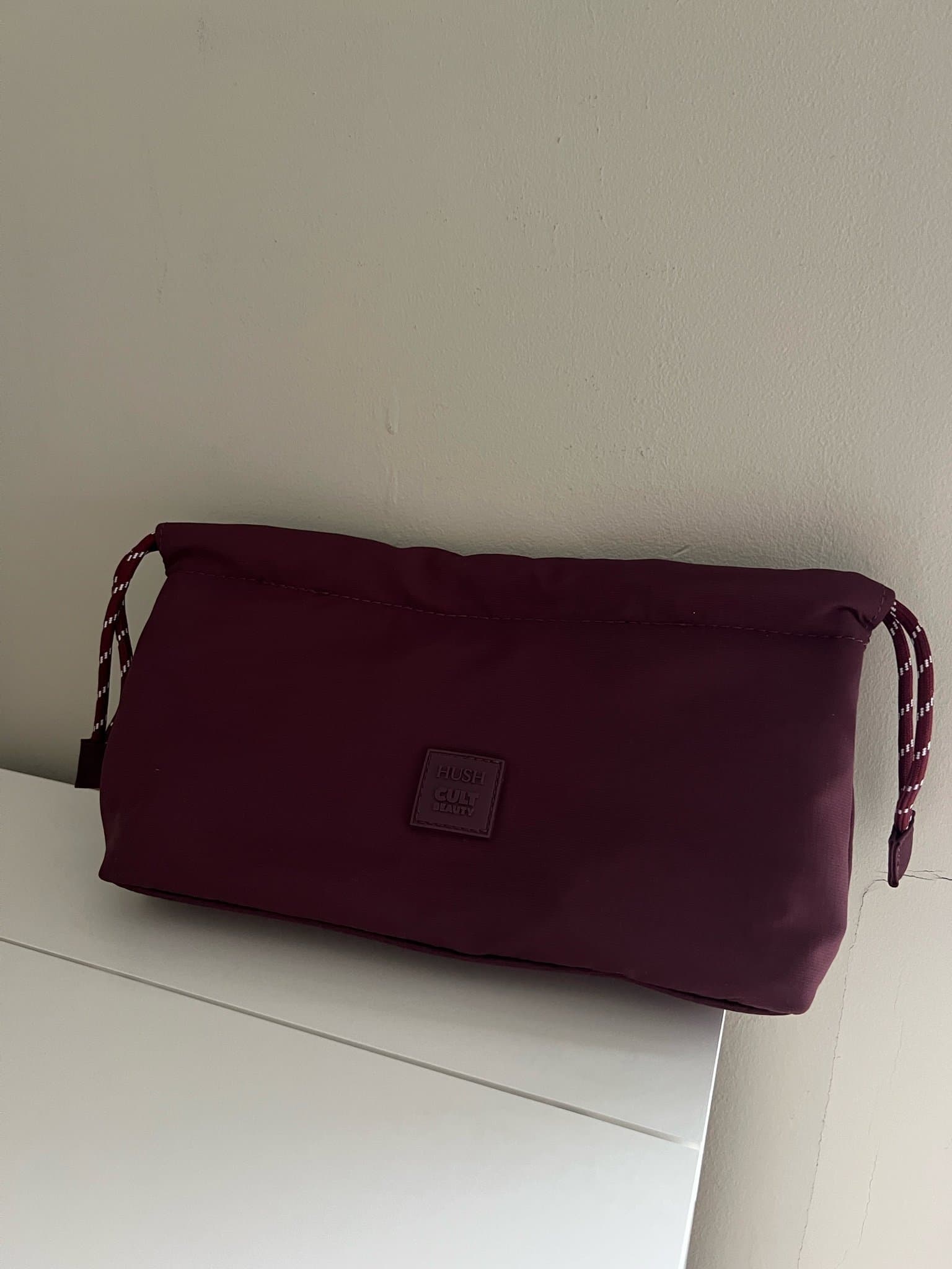 Väska Cult Beauty x HUSH Make-Up Bag