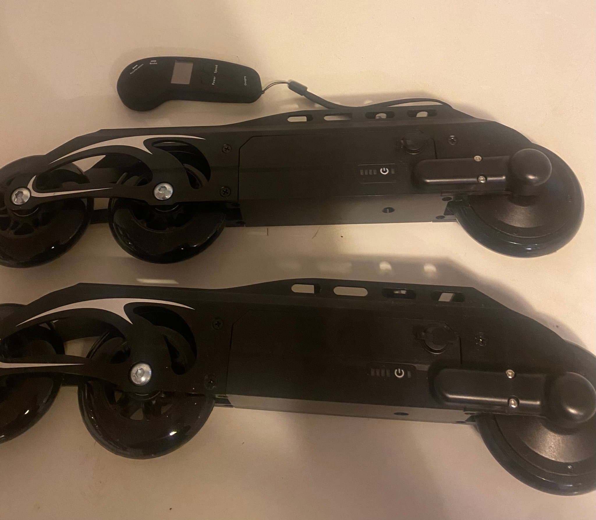 Elektriska rullskridskor med fjärrkontroll