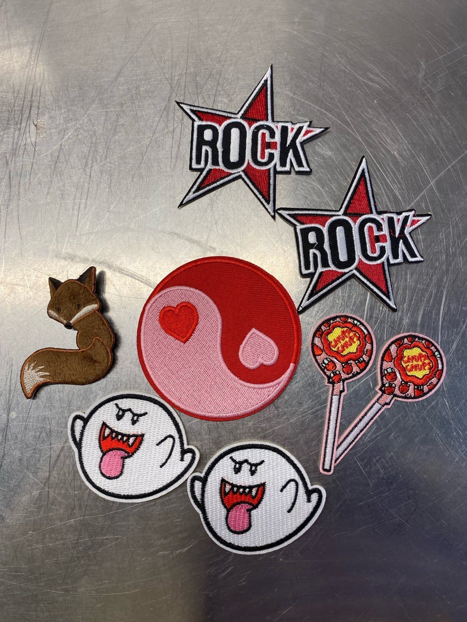 Tyg patch, stryka på märken för kläder, Boo, liten räv, klubbor, Rock mm