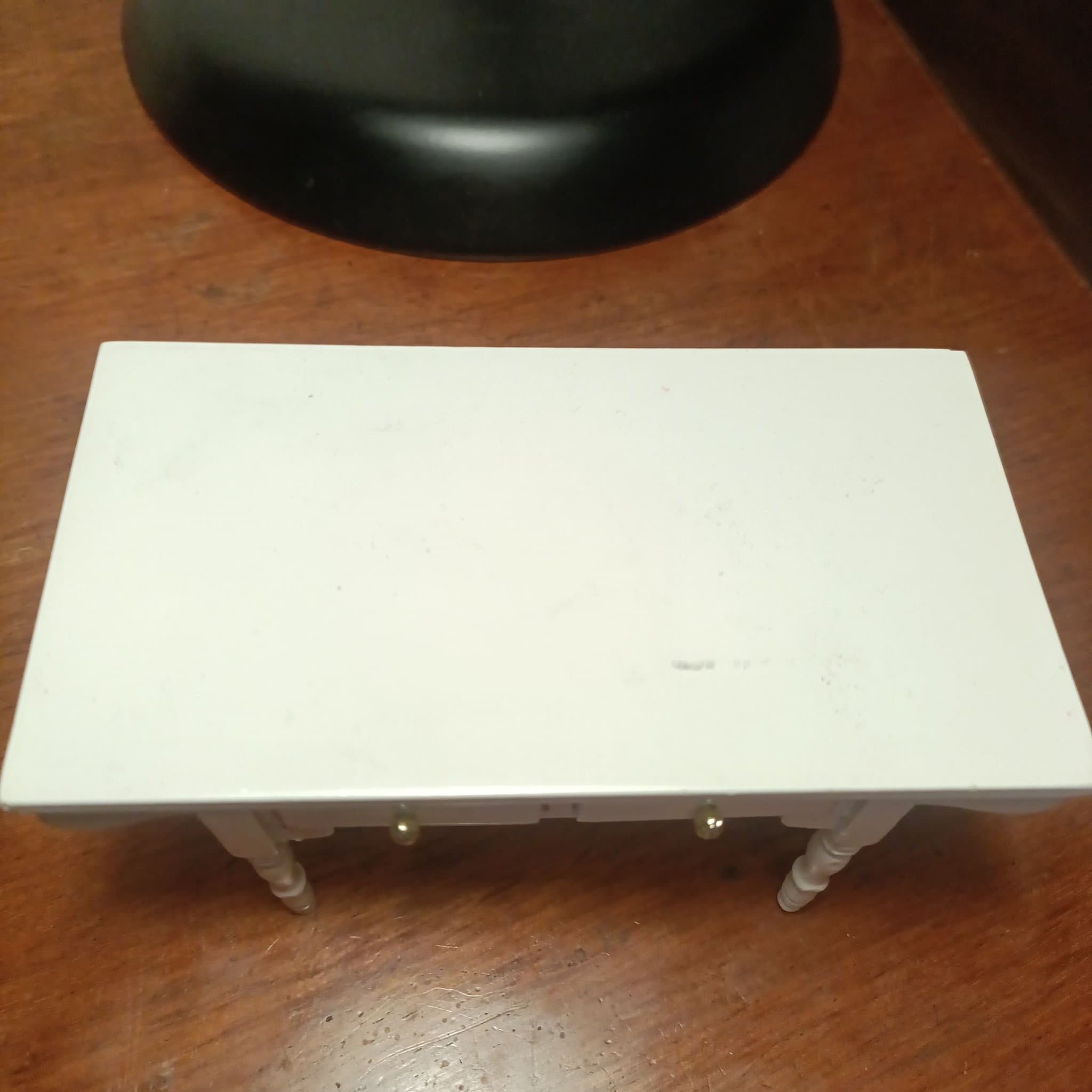 Bord passande till Dockhus.