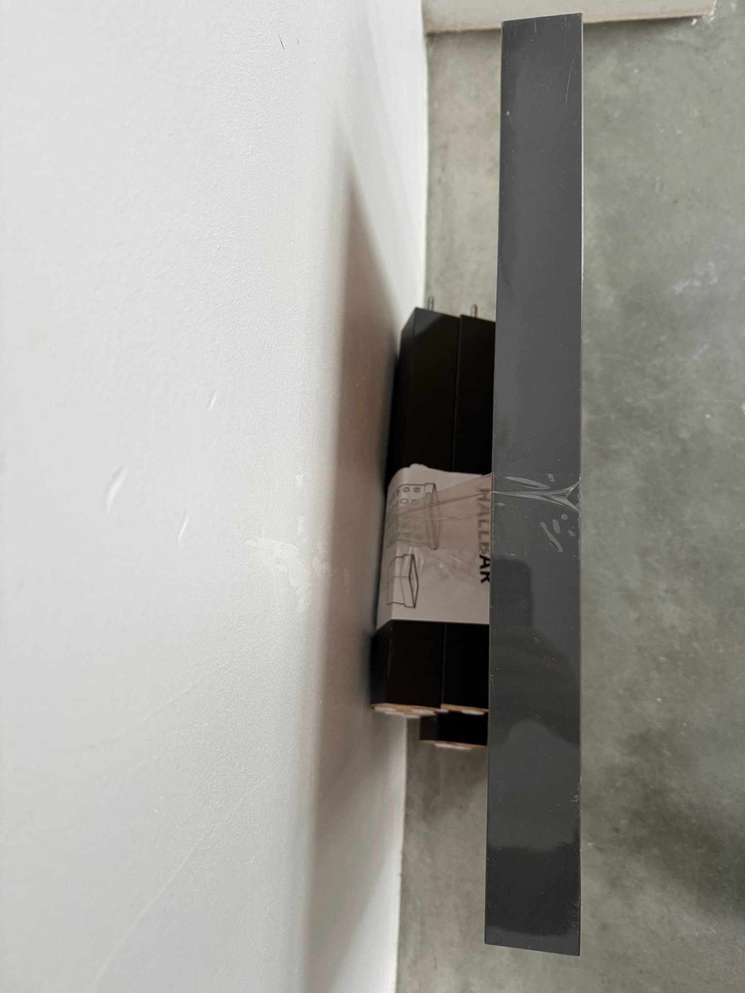 Mörkgrå bord med 4 st ben