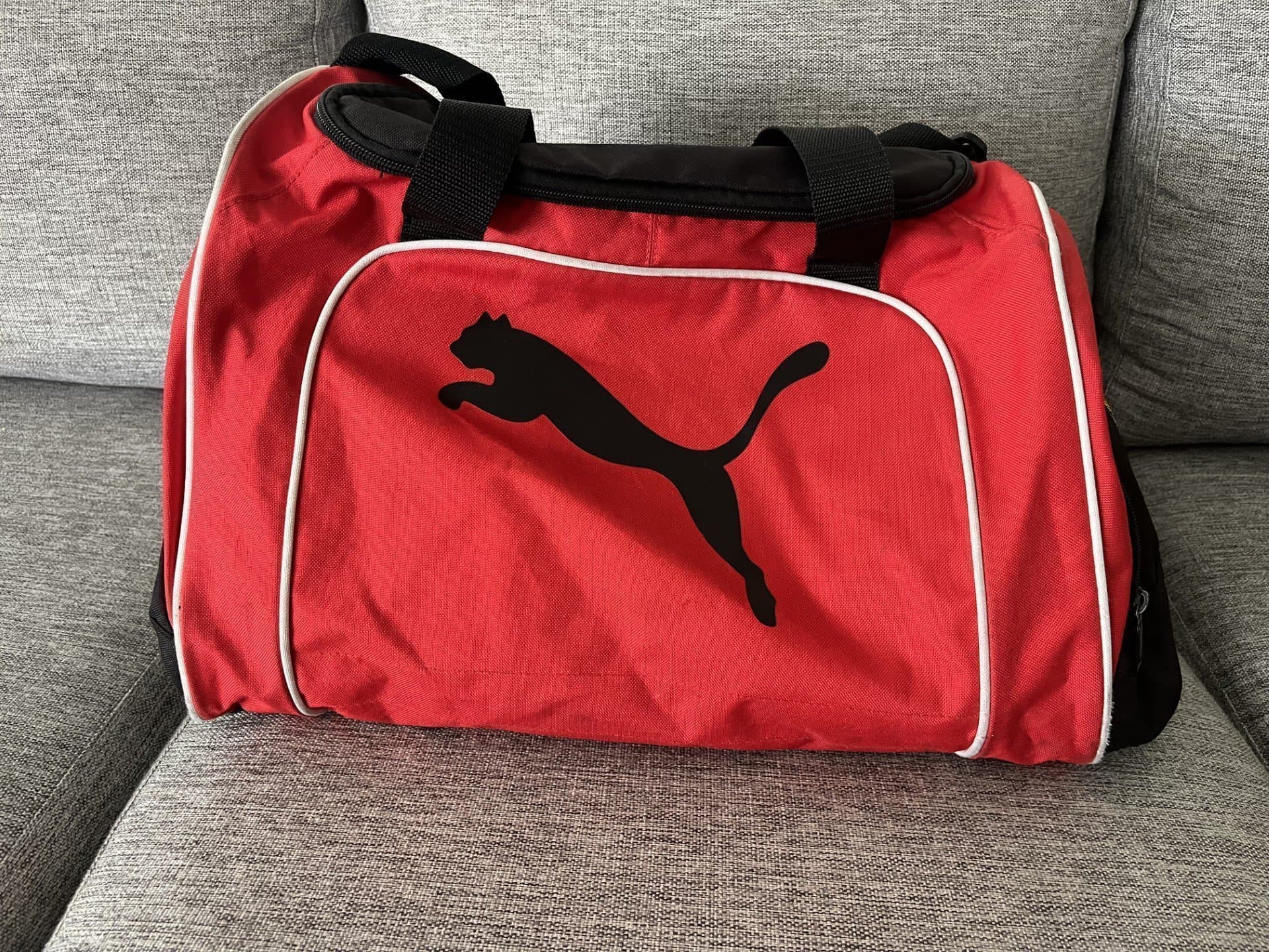 Röd Puma Sportväska
