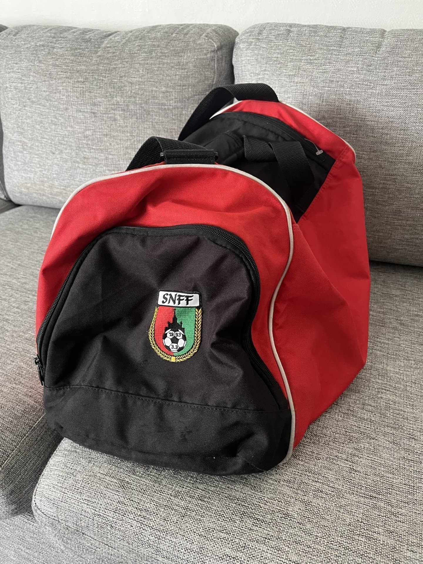 Röd Puma Sportväska