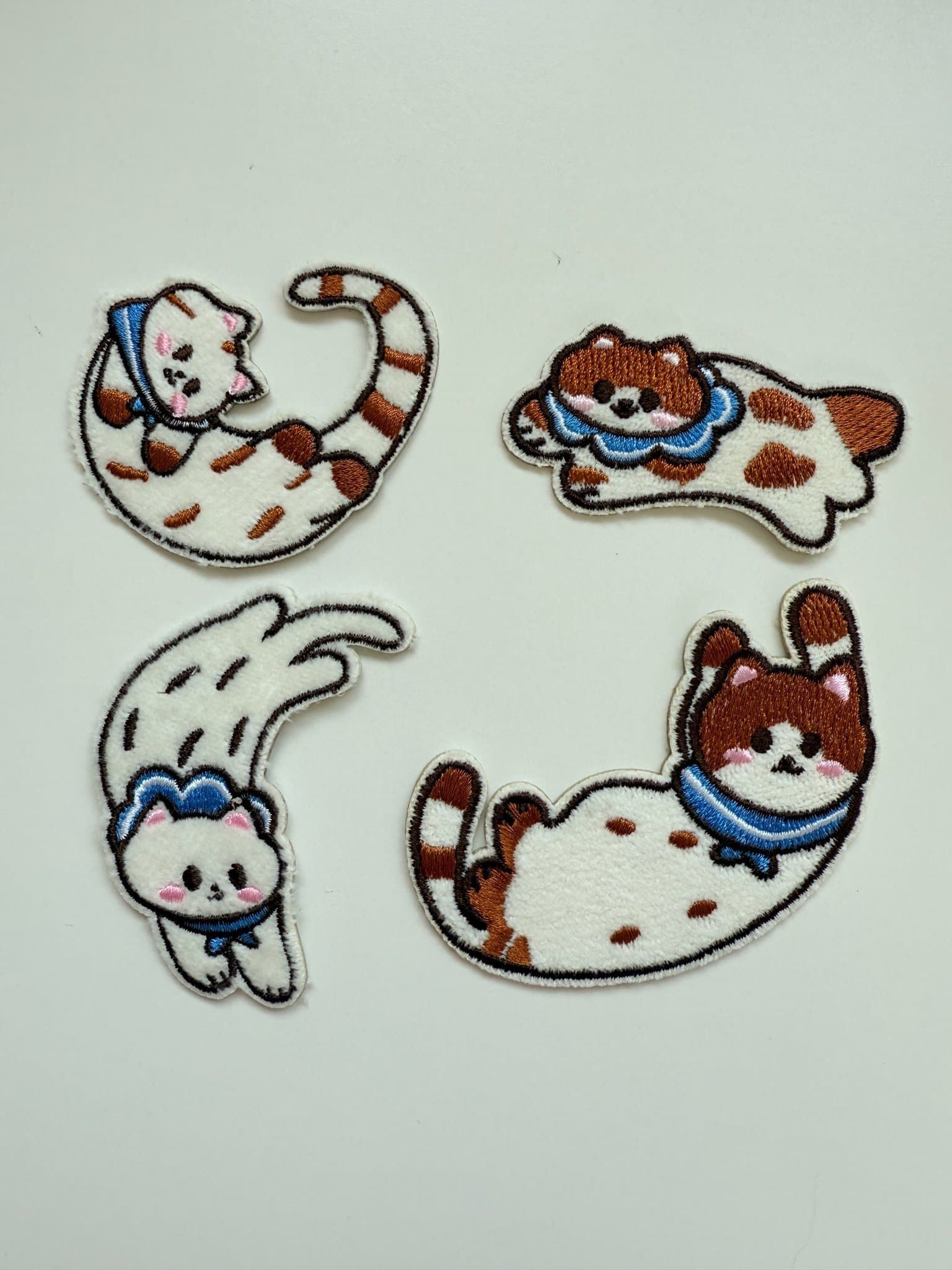 Set med 4 Broderade Tygmärken - Katter