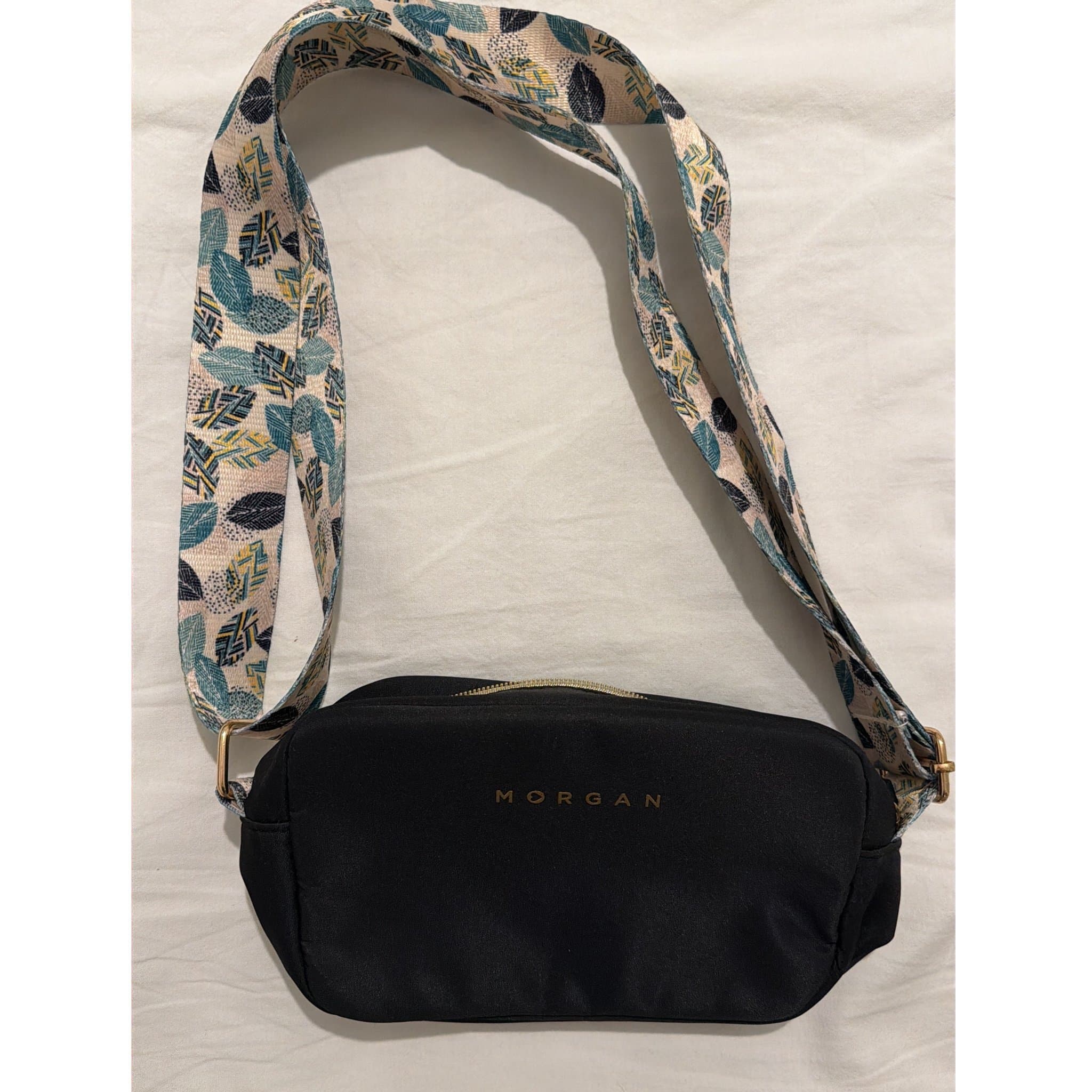 Morgan svart midjeväska