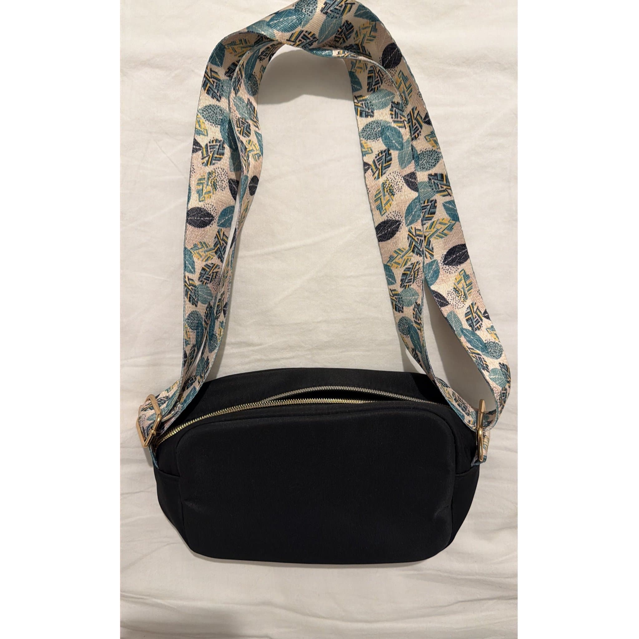 Morgan svart midjeväska