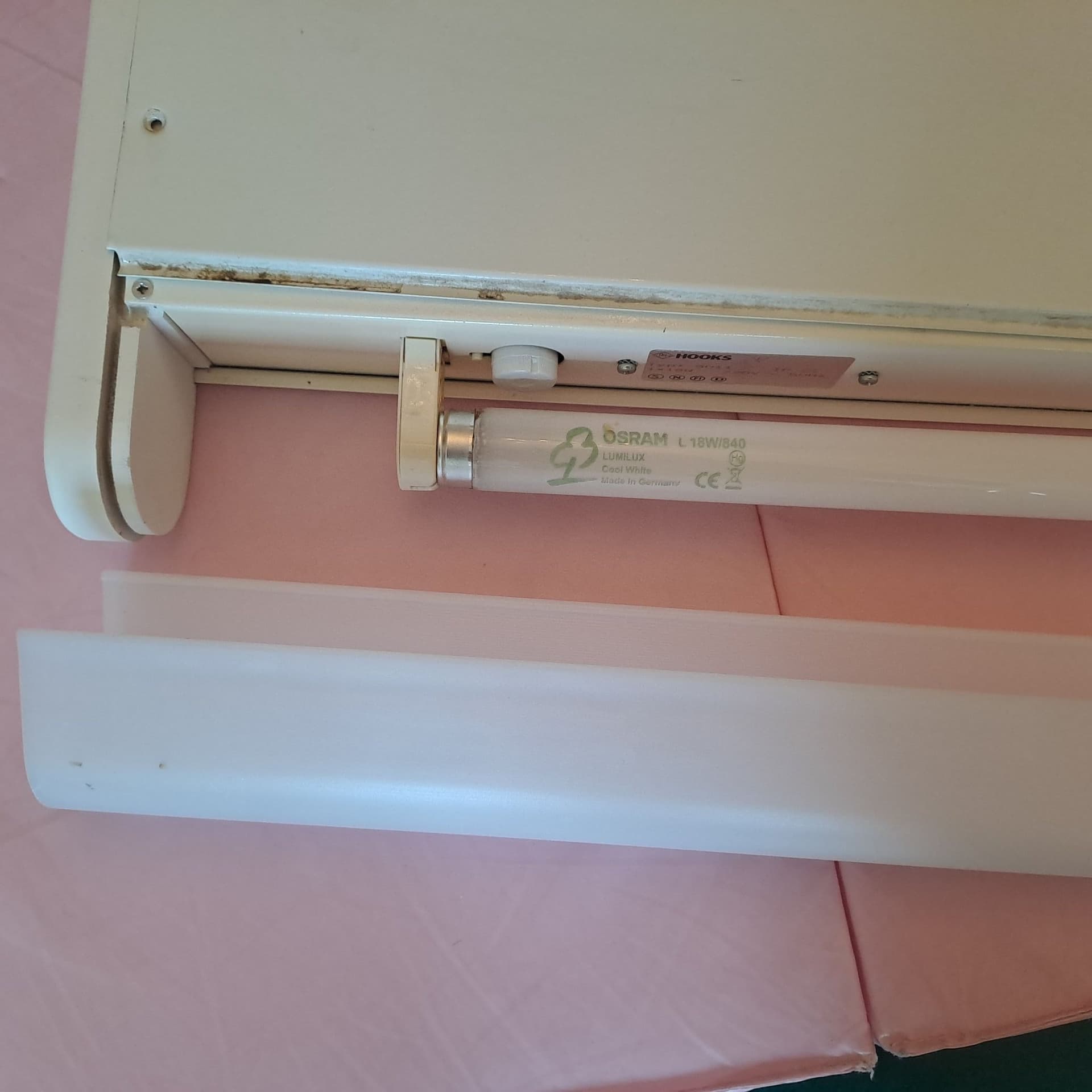 Hooks Vägglampa Vit Badrum Lysrör 1990-talet