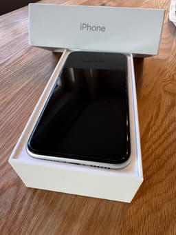 iPhone 11 128GB Vit – fint skick – olåst