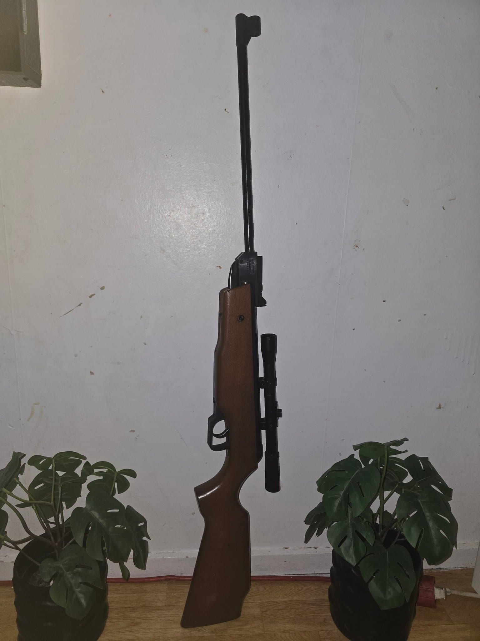 Spanskt Luftgevär 4x20 scope