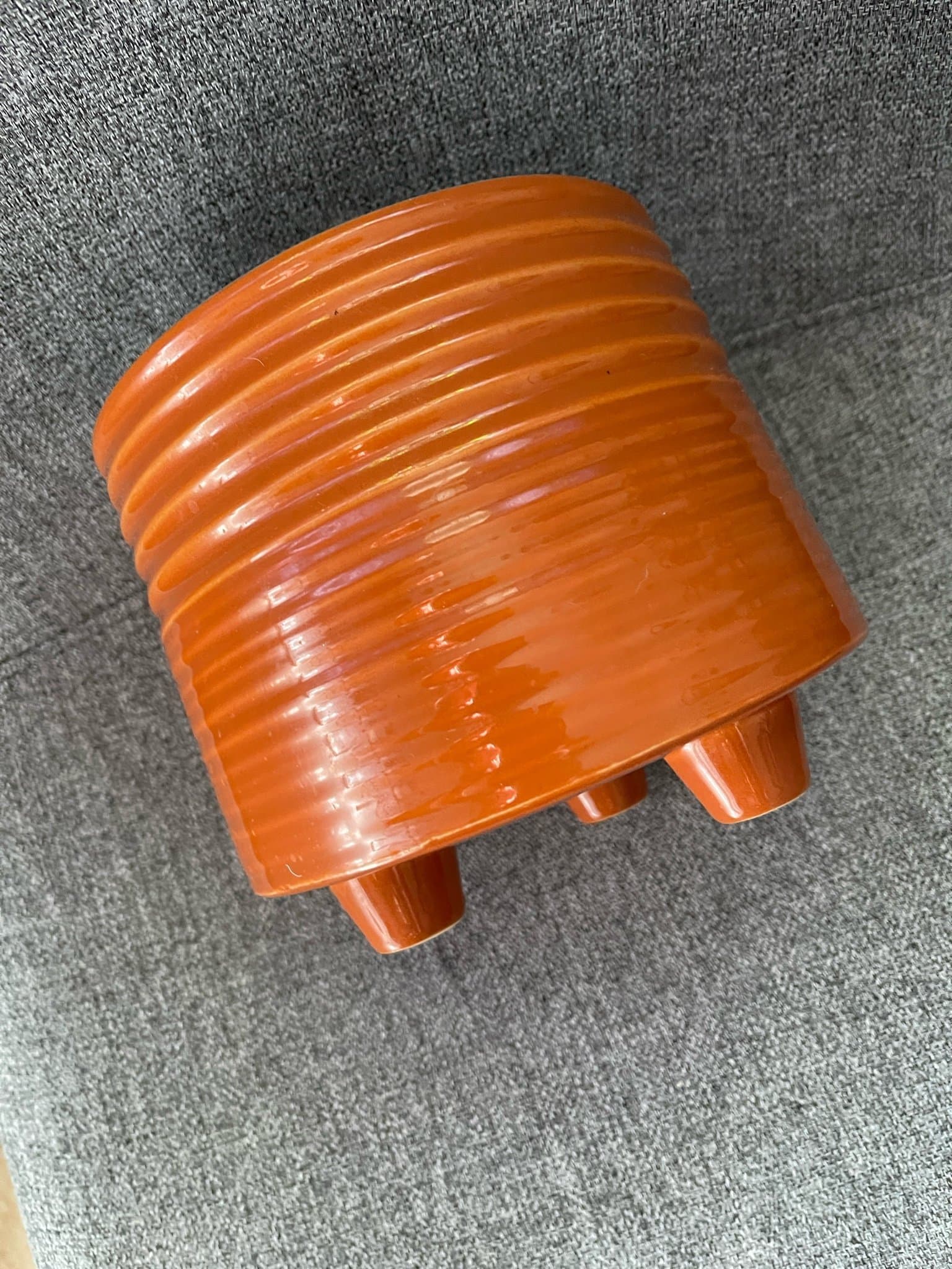 Edelweiss kruka på tre fötter