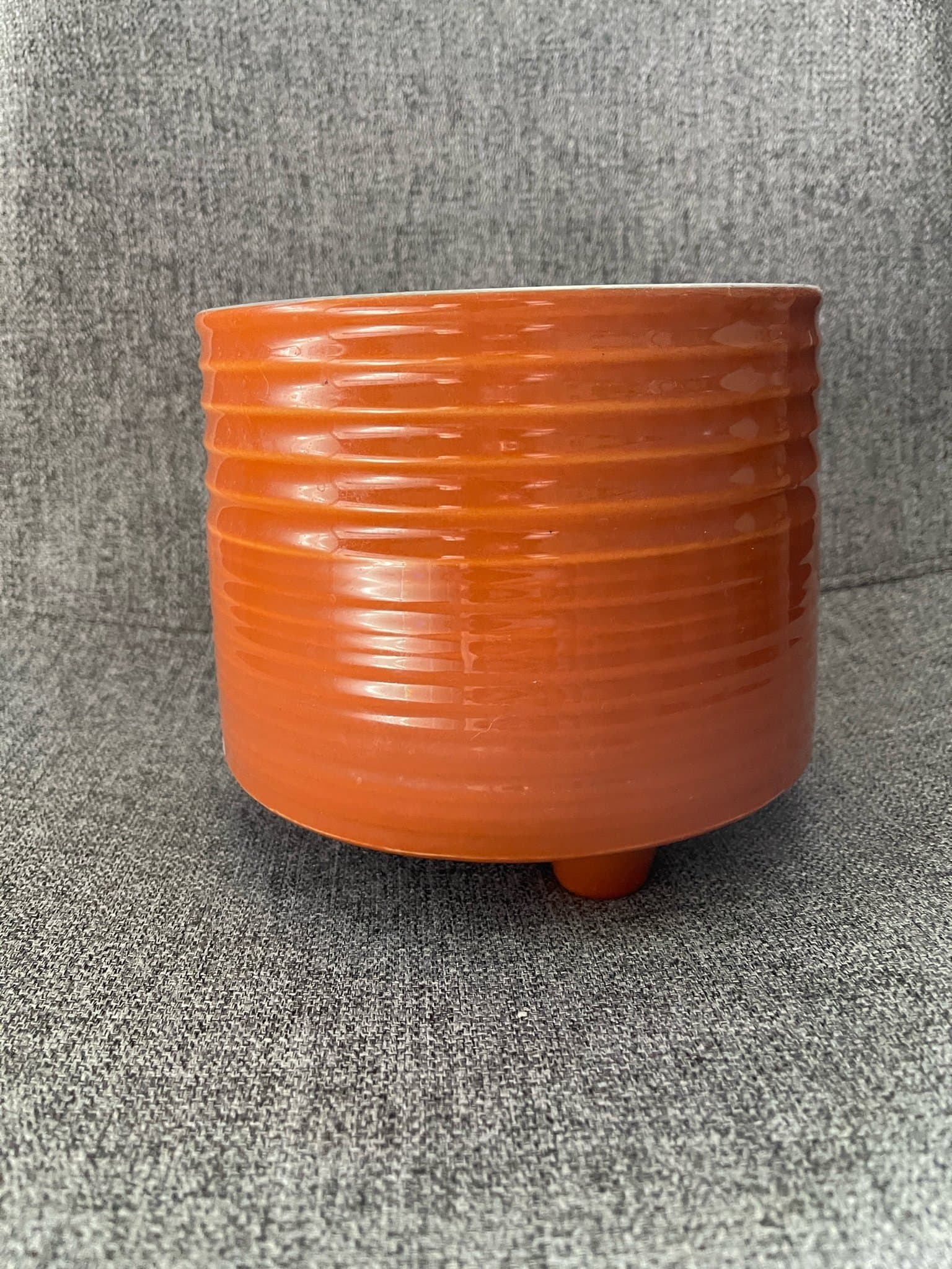 Edelweiss kruka på tre fötter