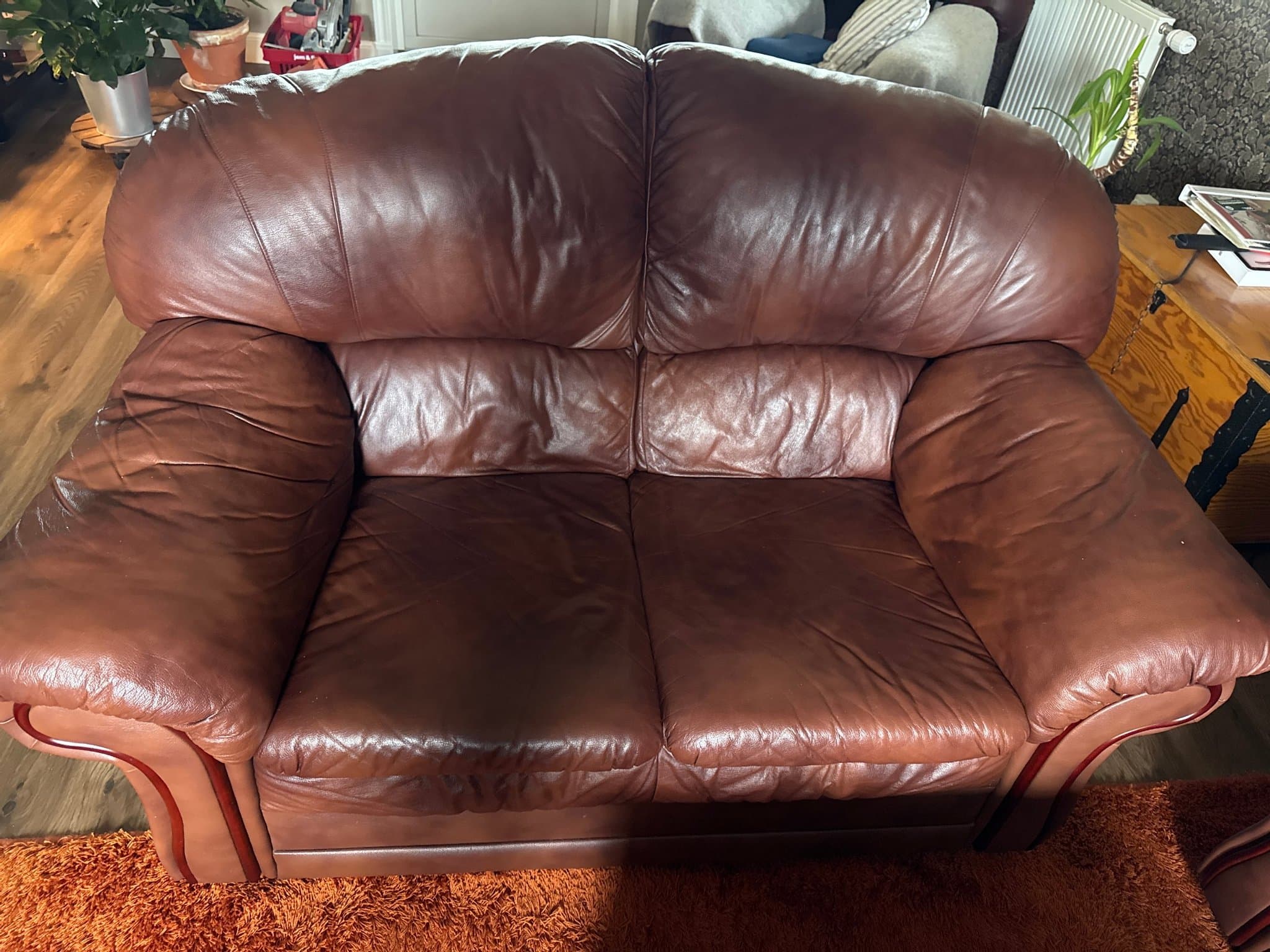 Soffgrupp i brunt läder