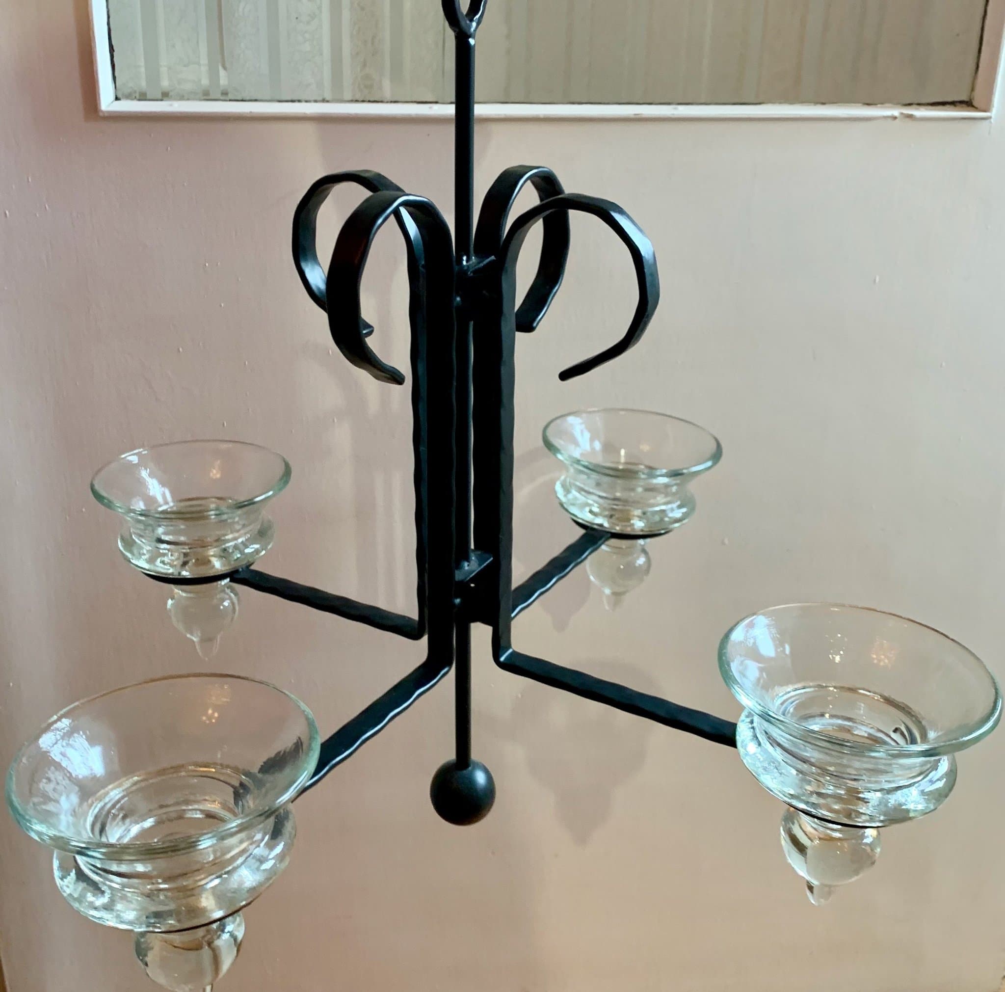 Takljusstake i smide med fyra ljushållare i glas