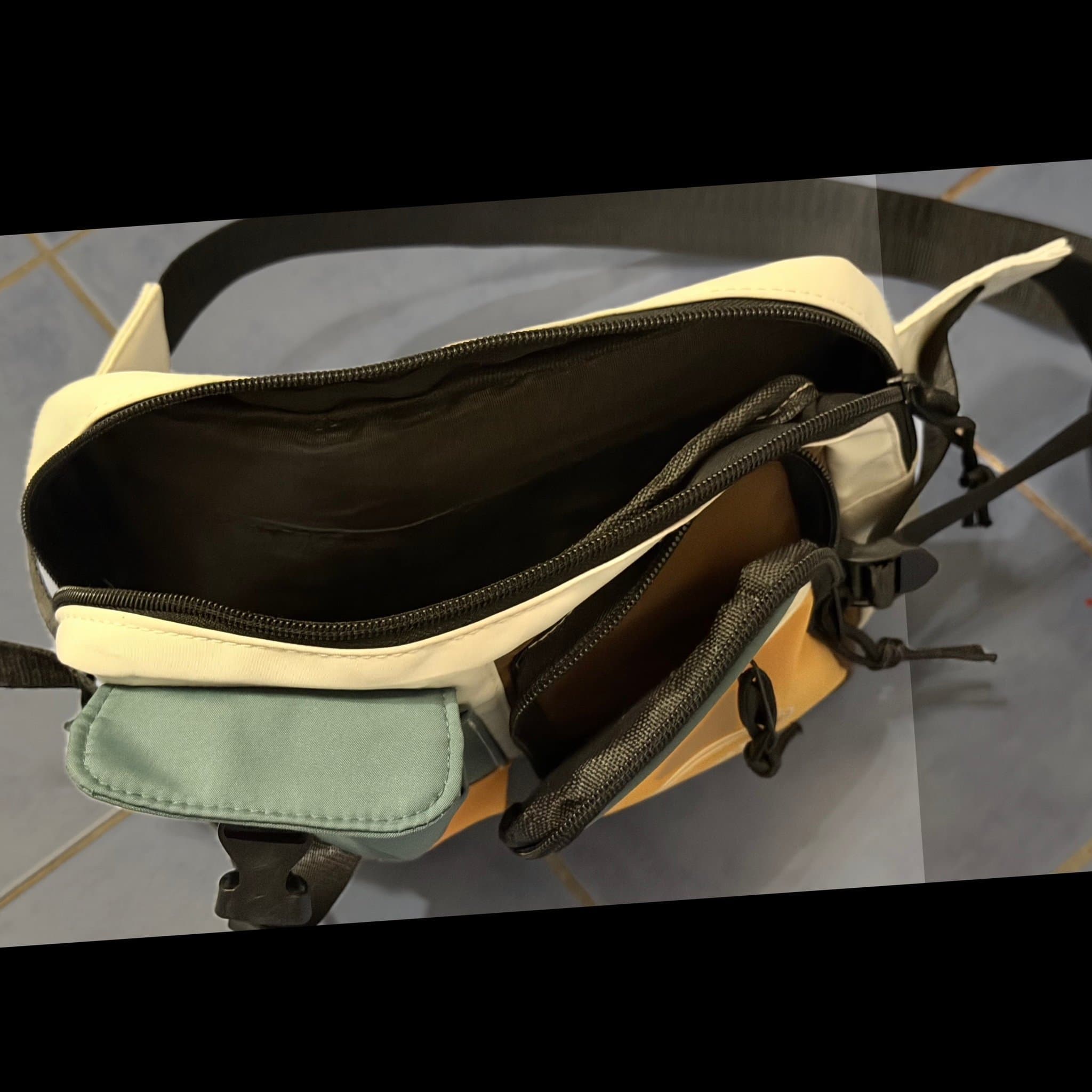 Snygg magväska /crossbody