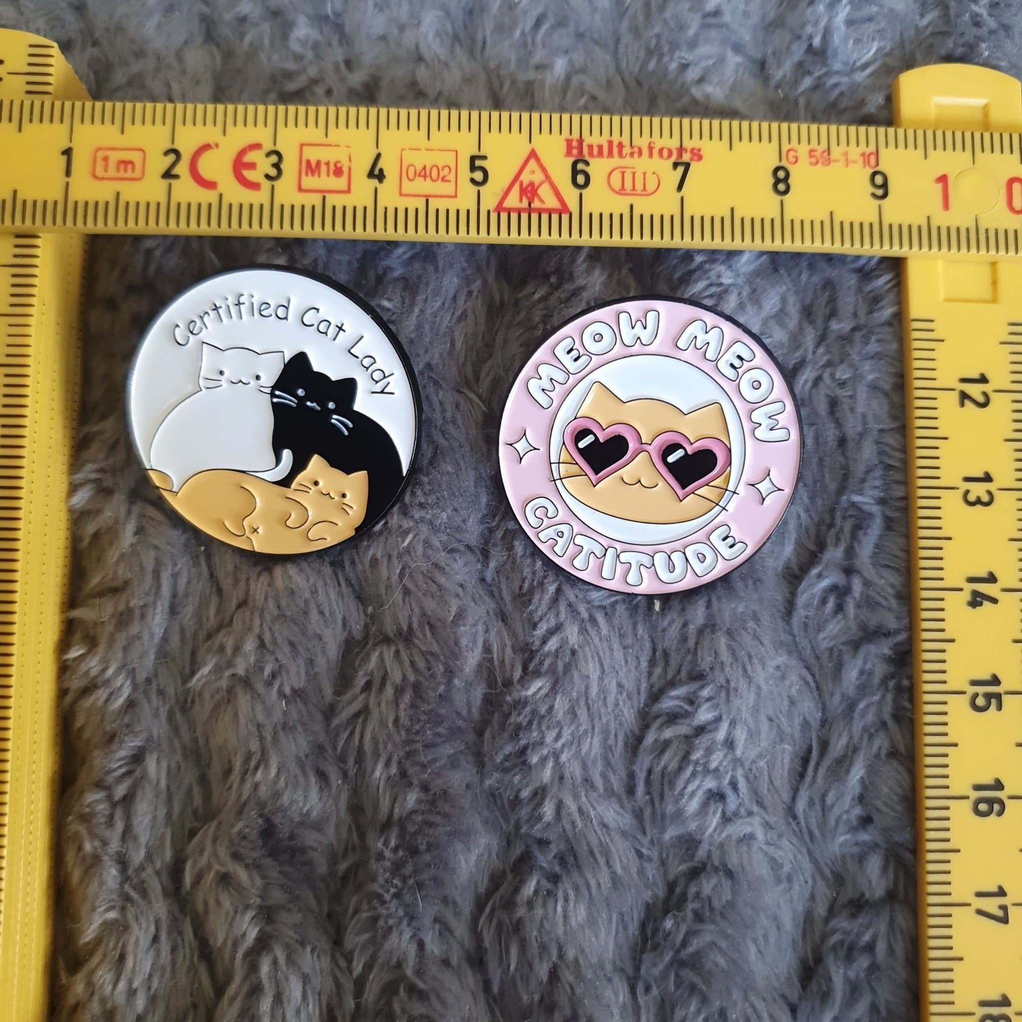 Katt pins