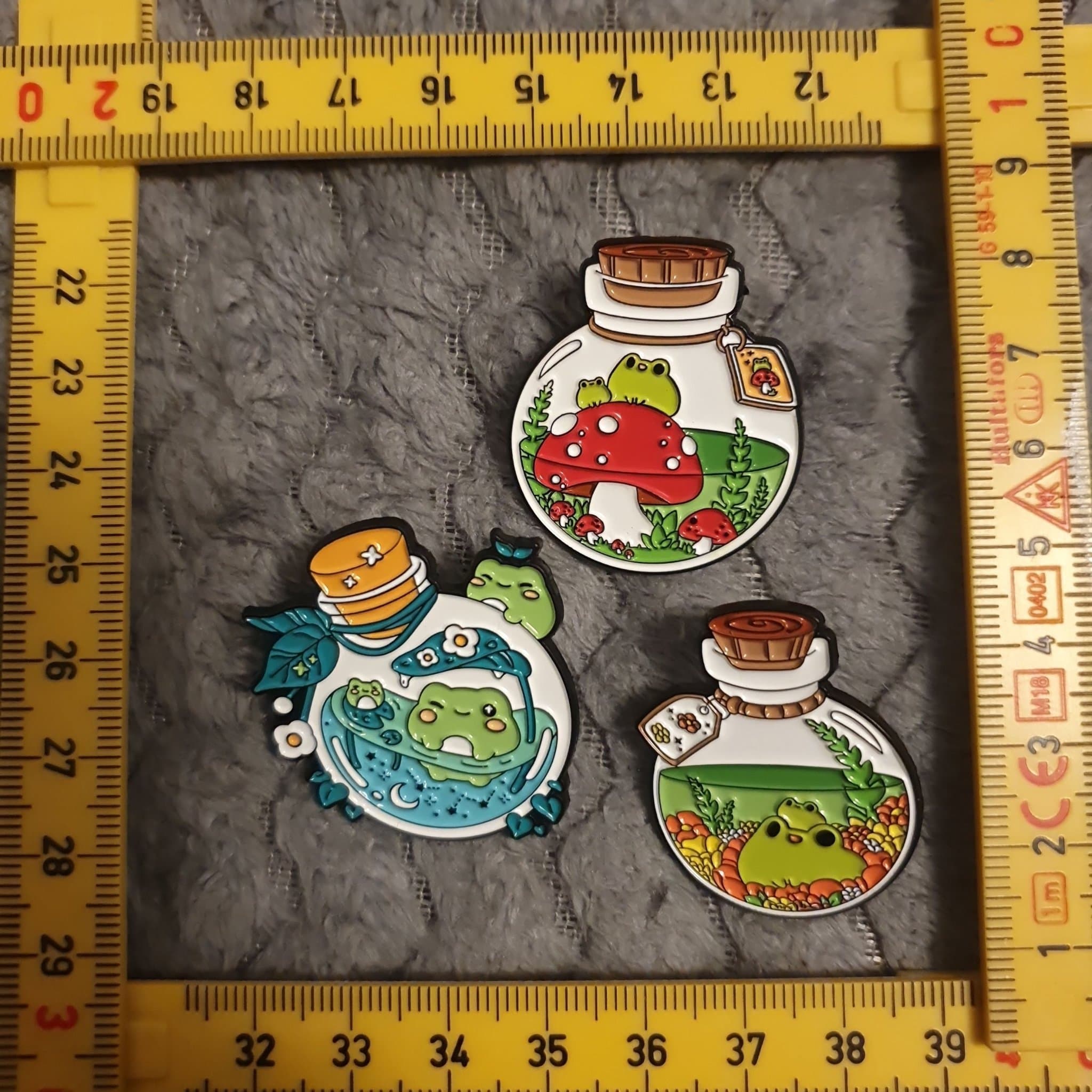 3st söta grodor pins