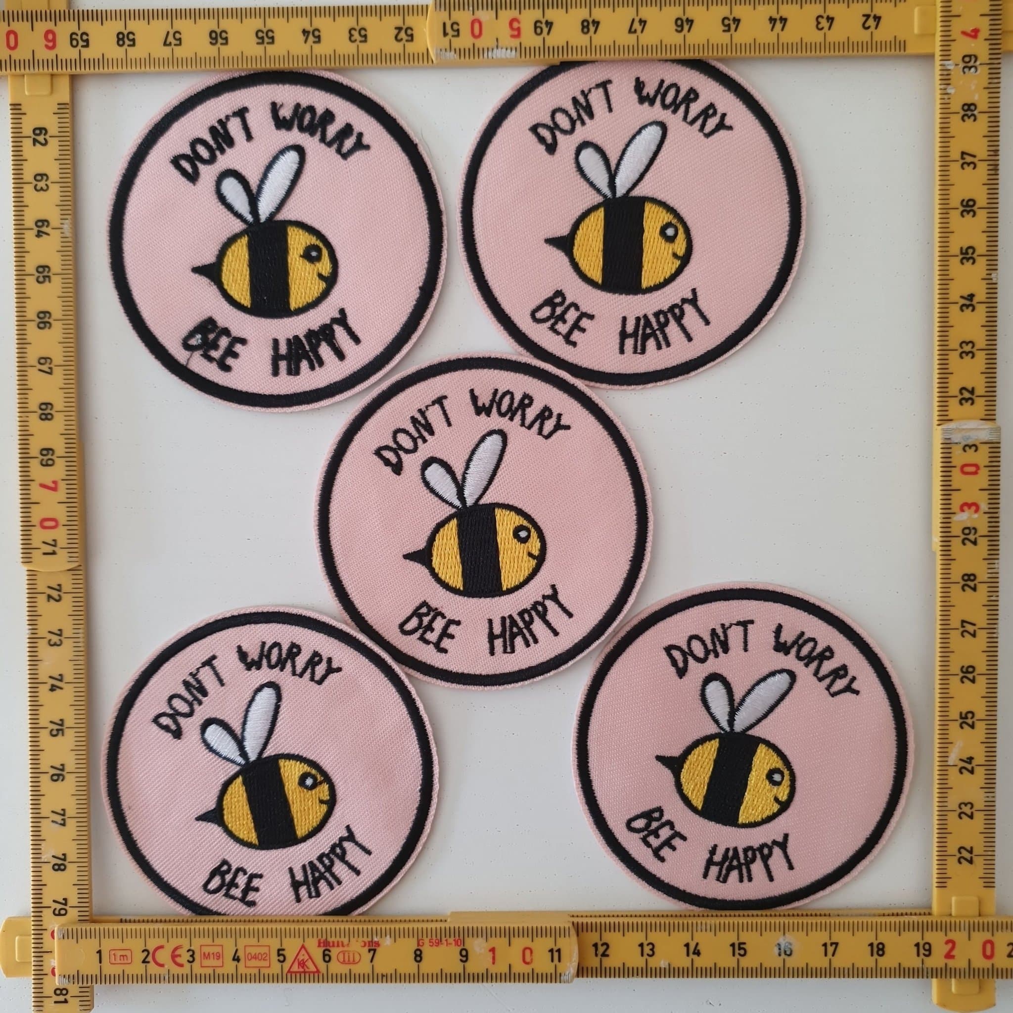 5 st Broderade Tygmärken - Bi Don't worry bee happy