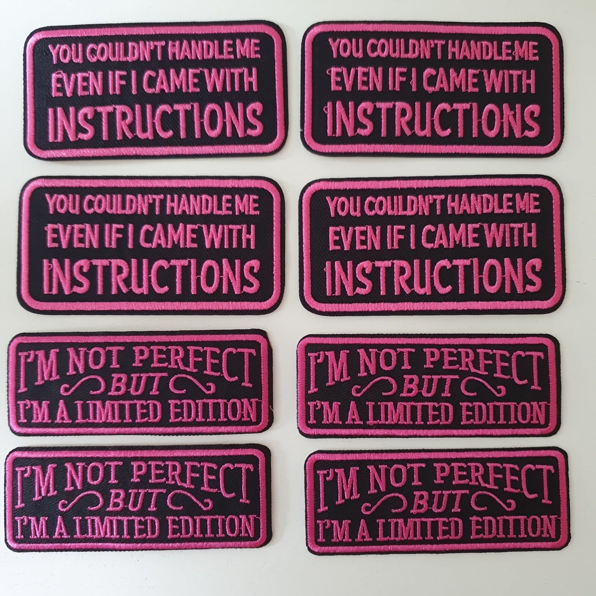 8 st Broderade Tygmärken med Text patch