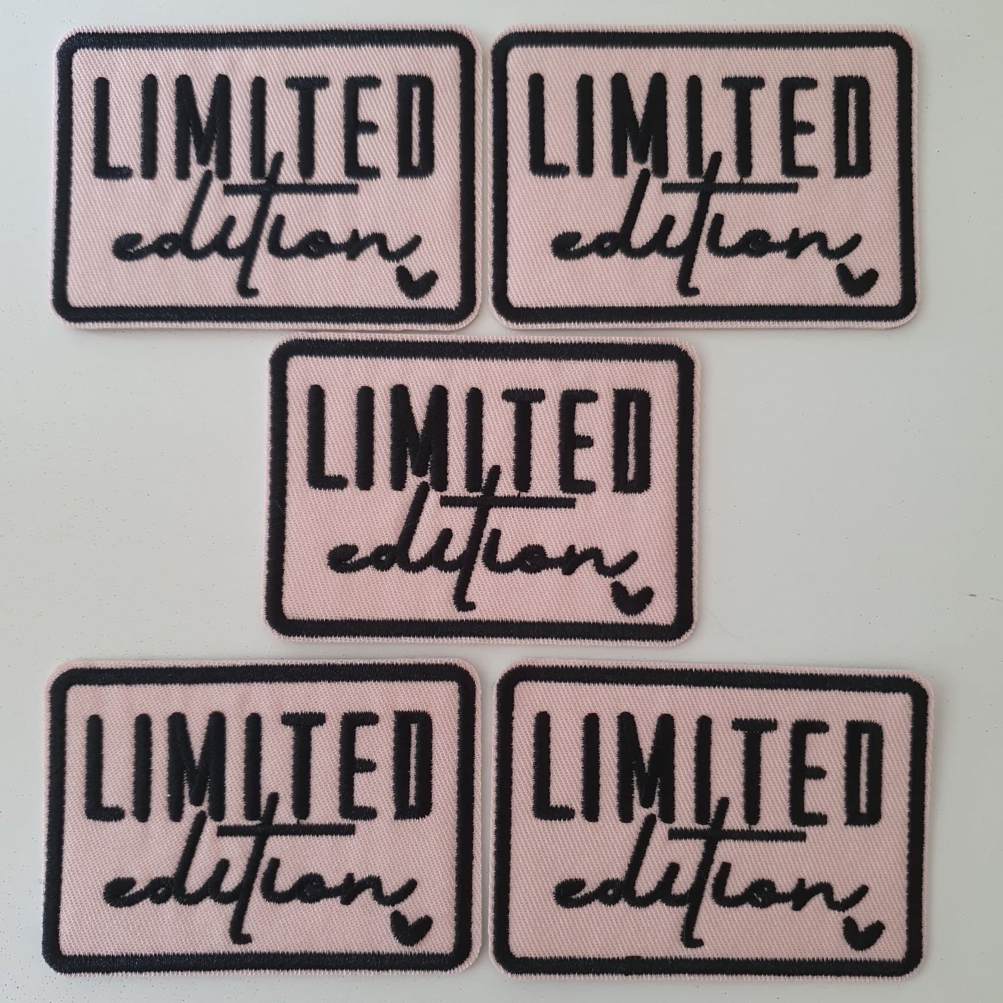 5 st Limited Edition Tygmärken