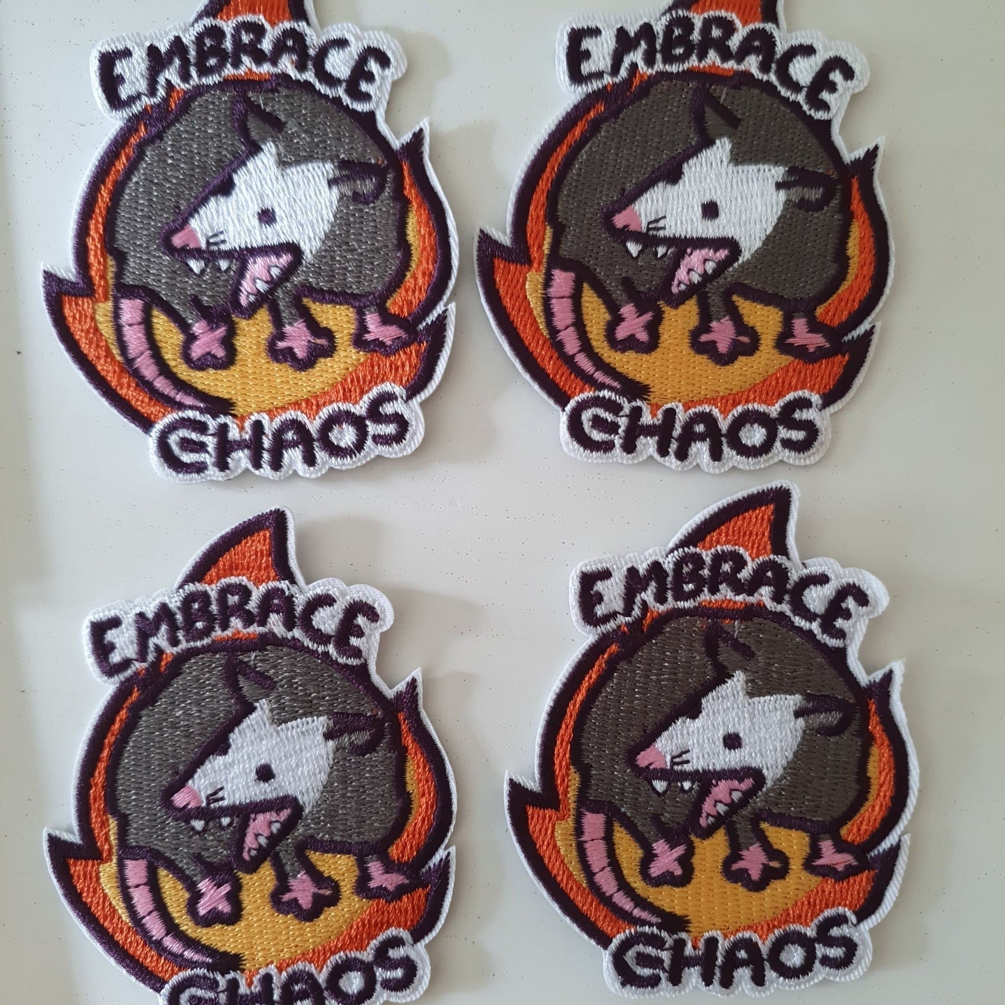 4 st Tygmärken - Embrace Chaos Opossum