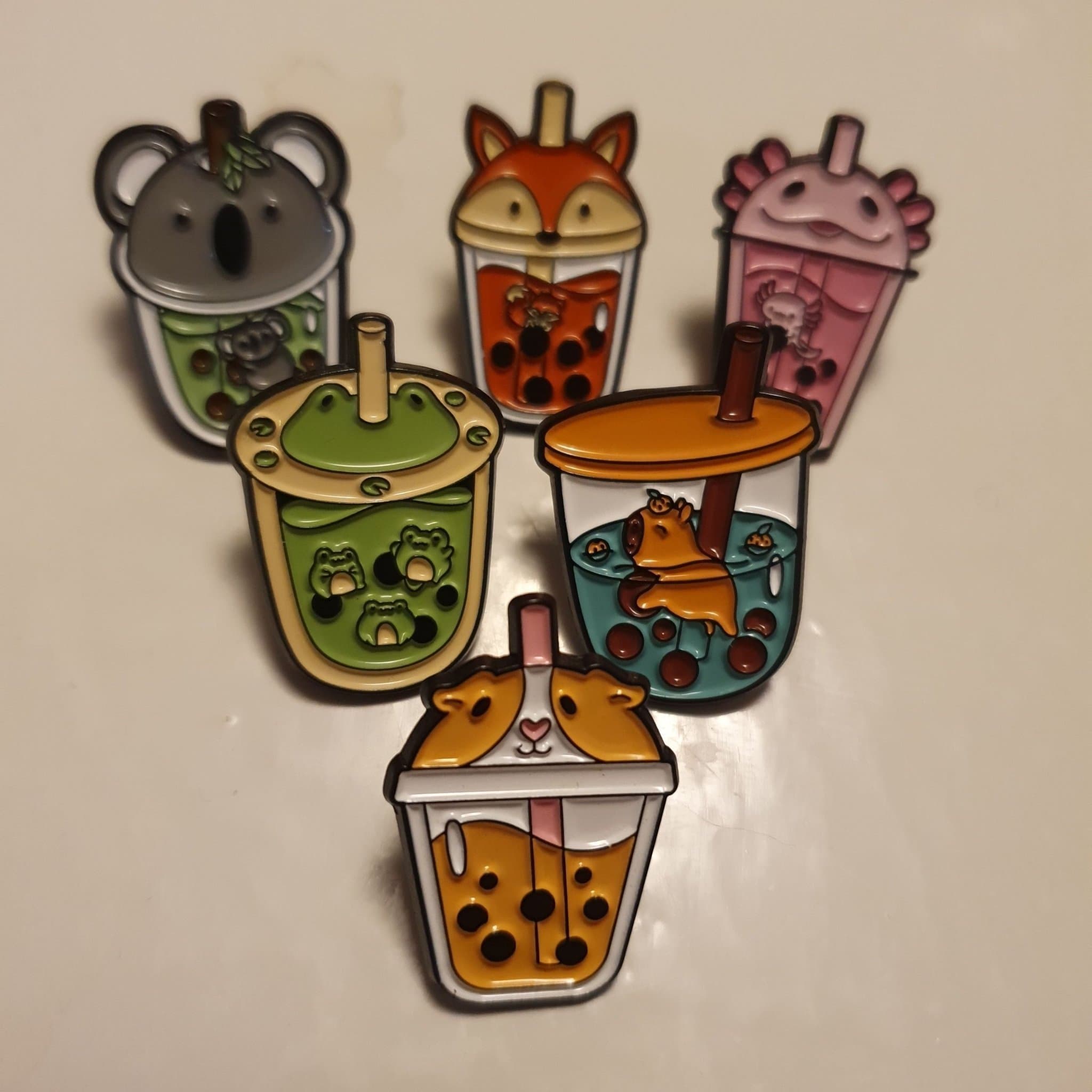 6 st Emalj Pins - Bubble Tea Djur