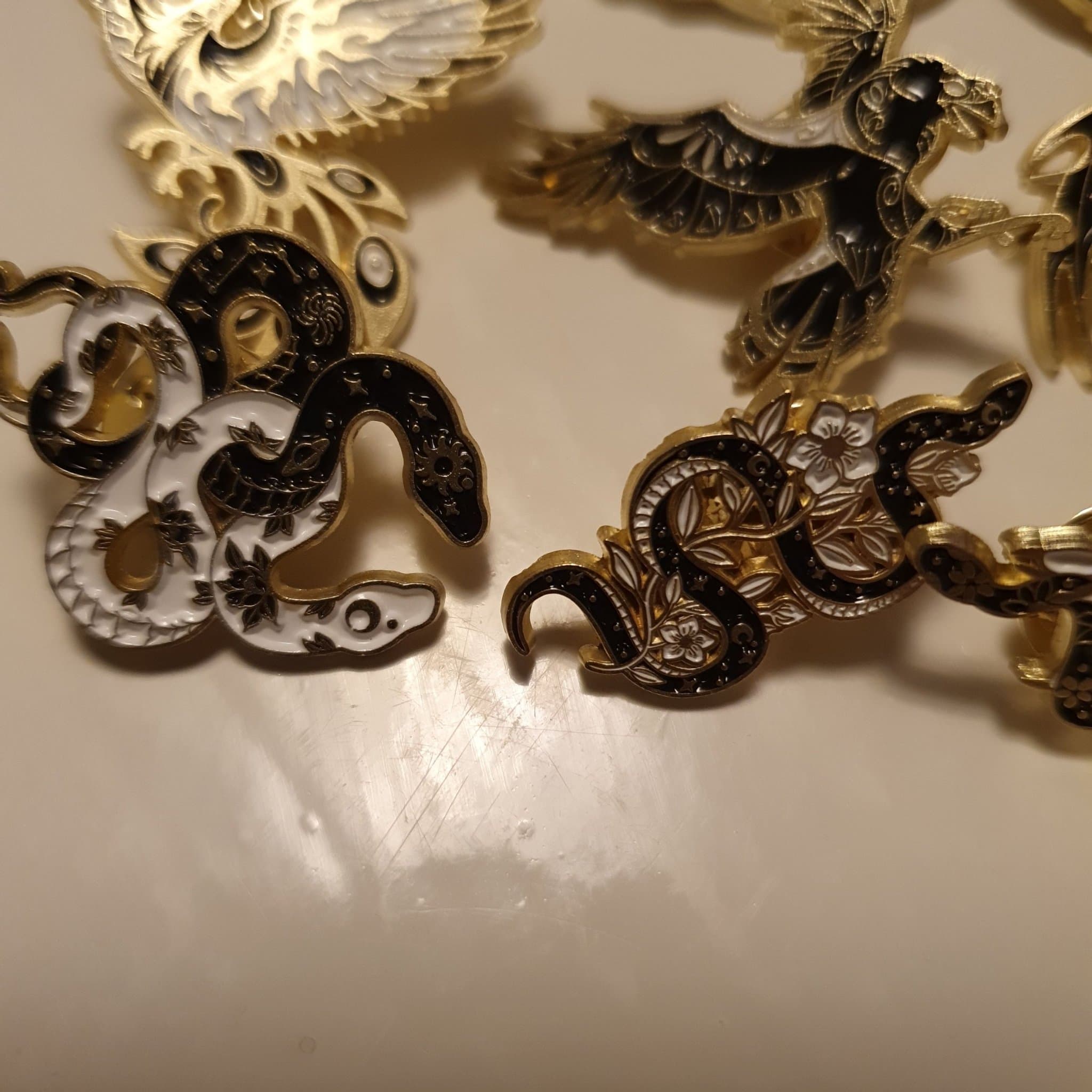 12 st pin orm räv katt drake fjäril fågel fenix