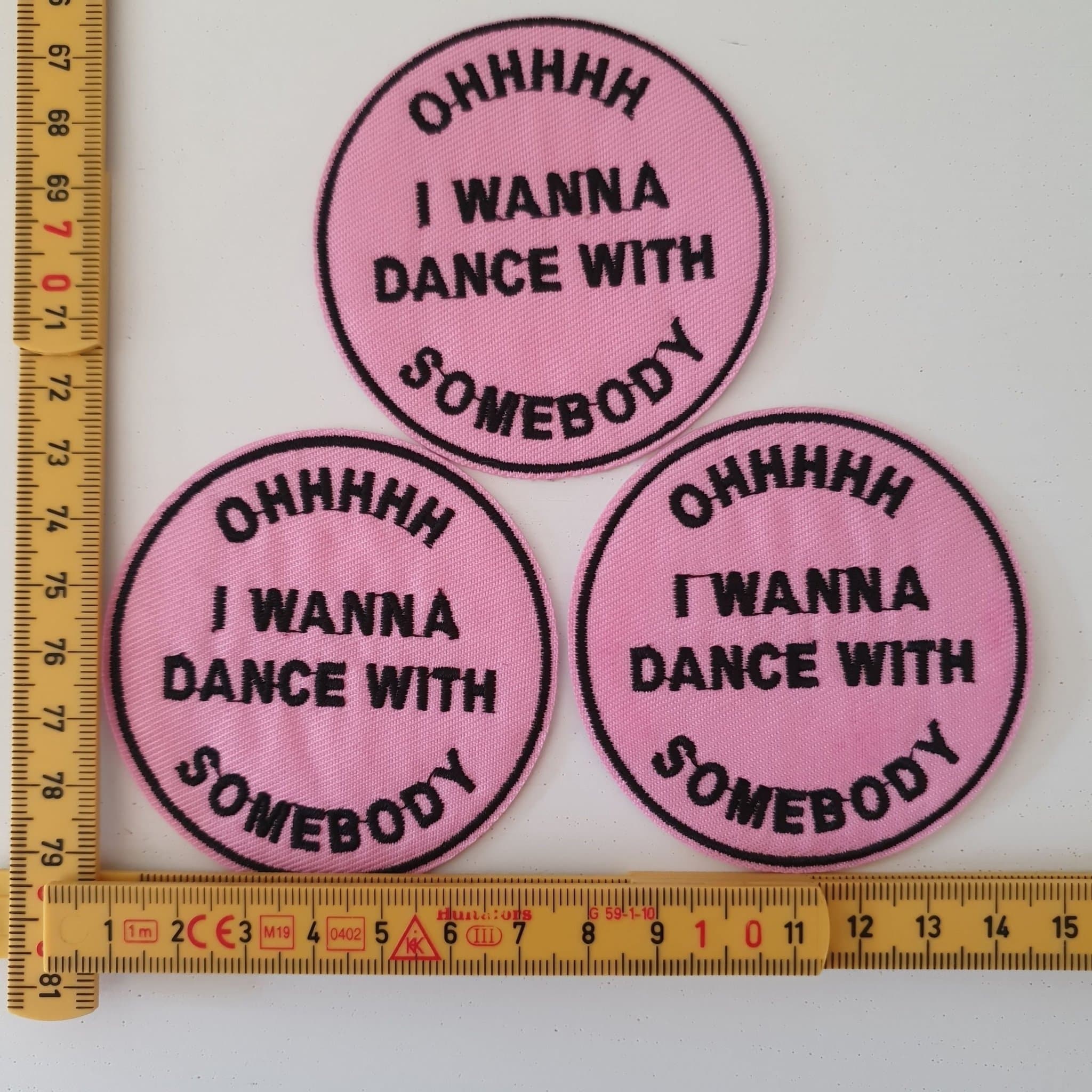 3 st Tygmärken - Ohhhh I Wanna Dance With Somebody