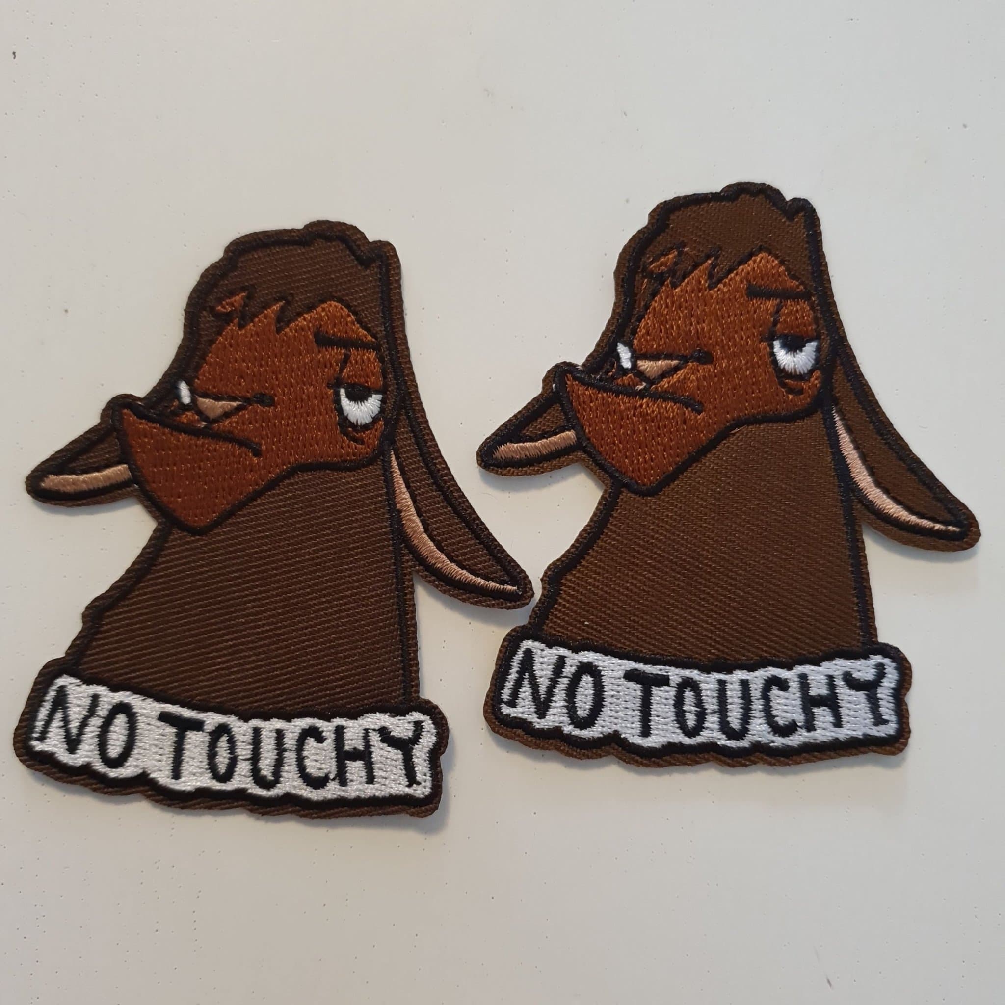 2 st Broderade Tygmärken - No Touchy lama