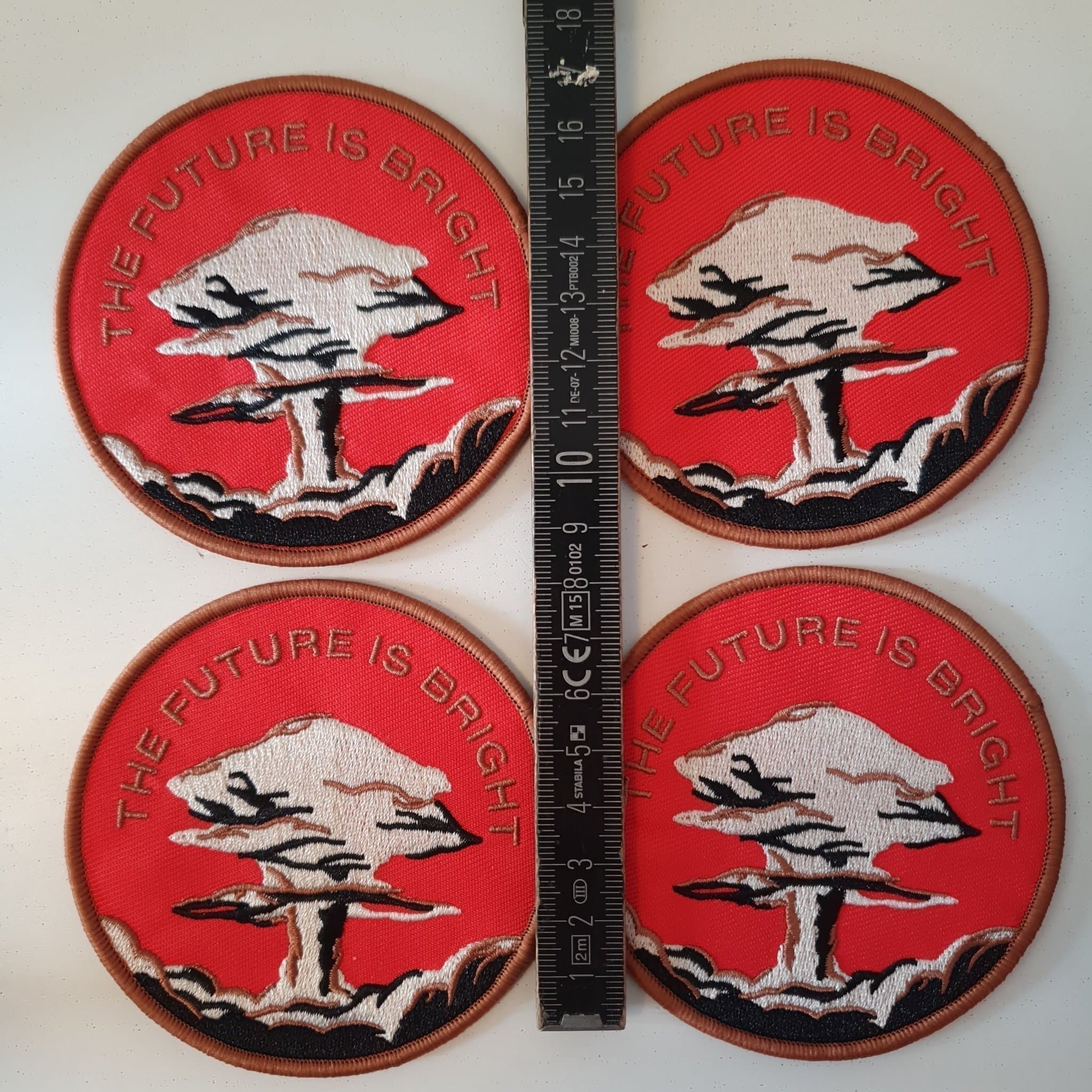 4 st Tygmärken - The Future Is Bright