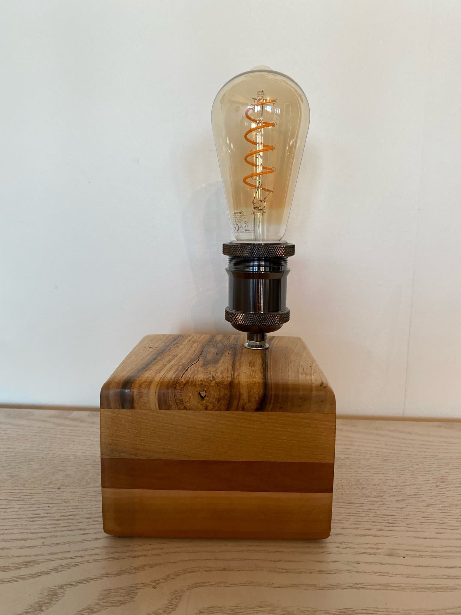 Trälampa med Edison Glödlampa