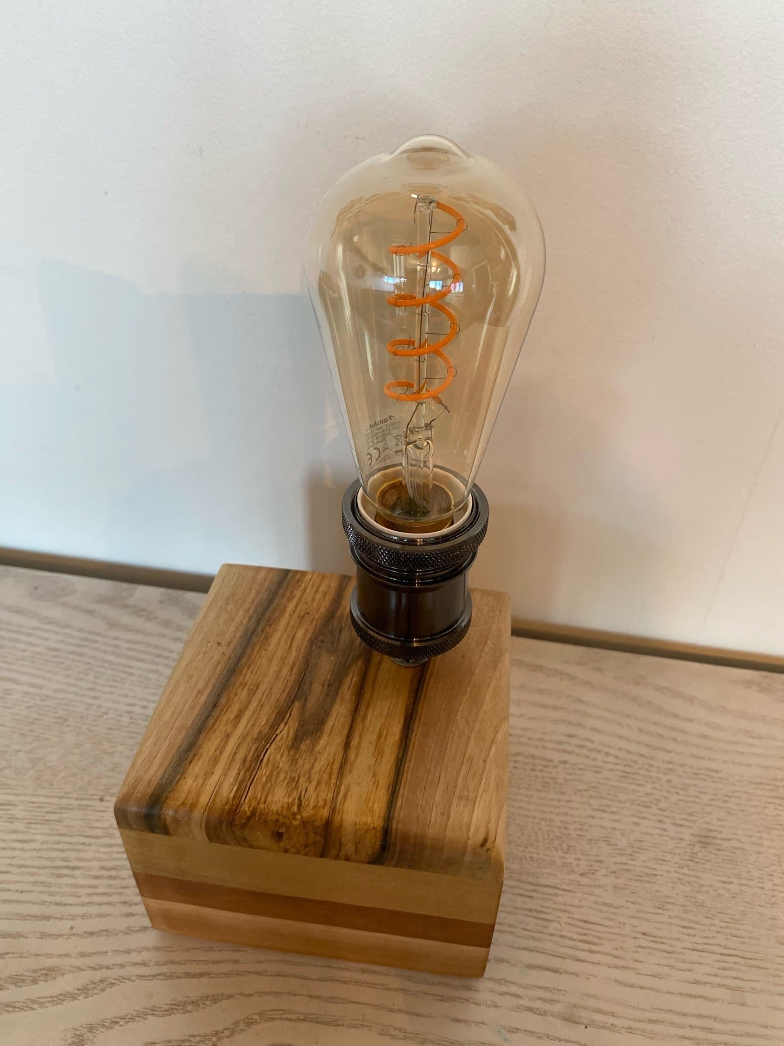 Trälampa med Edison Glödlampa