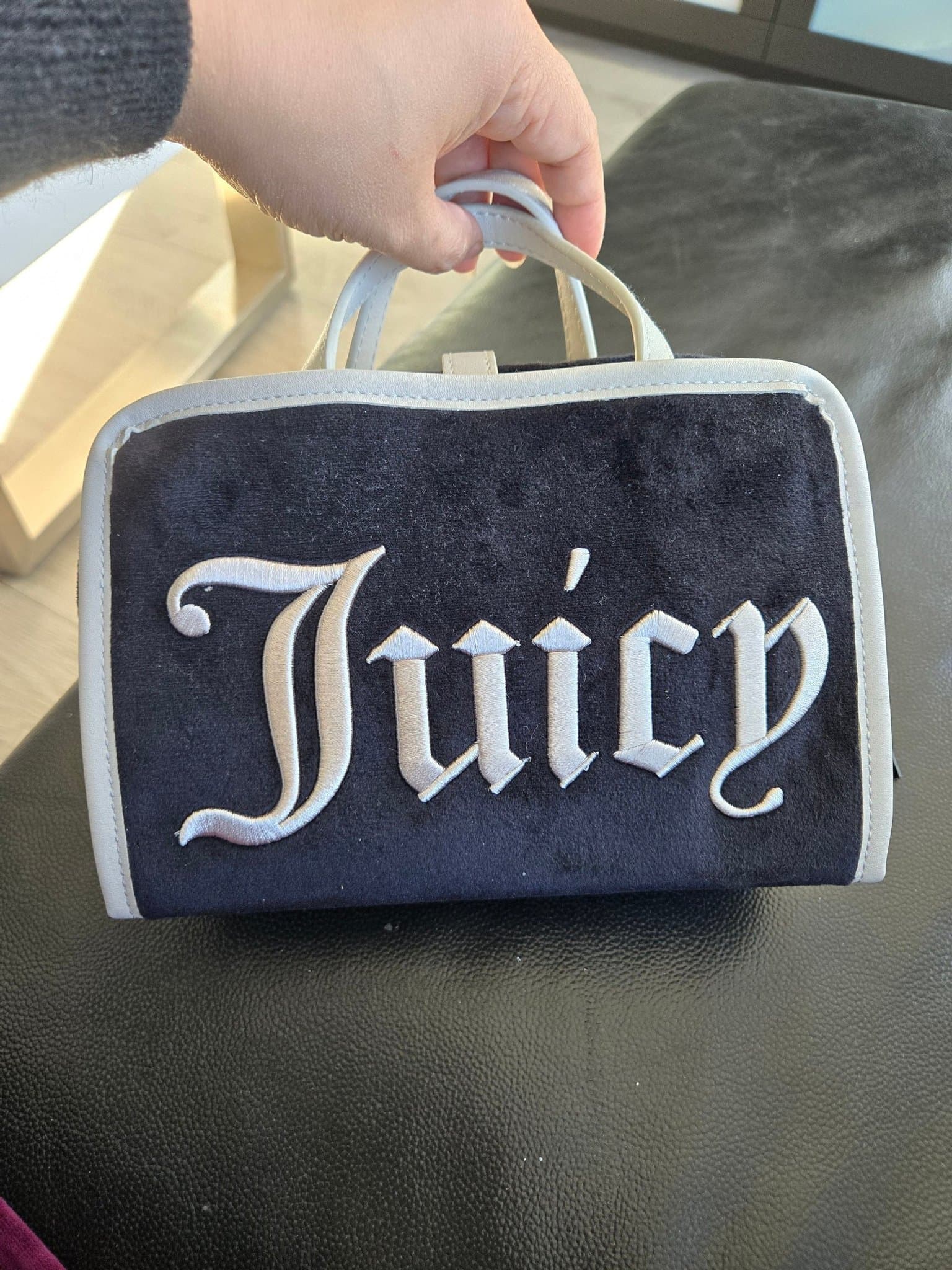 Juicy Couture svart necessär