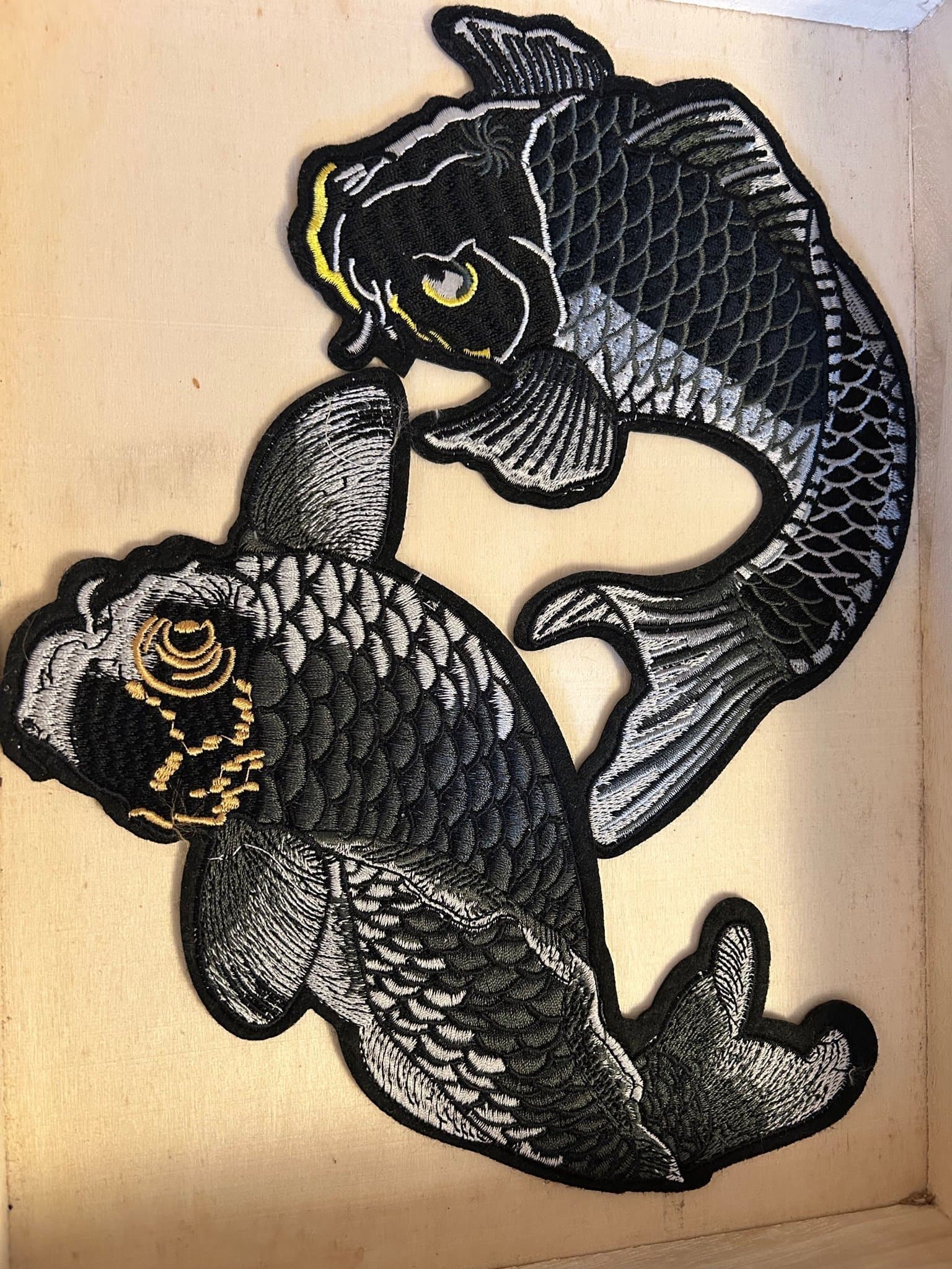 2 tygmärken stora fiskar koi?