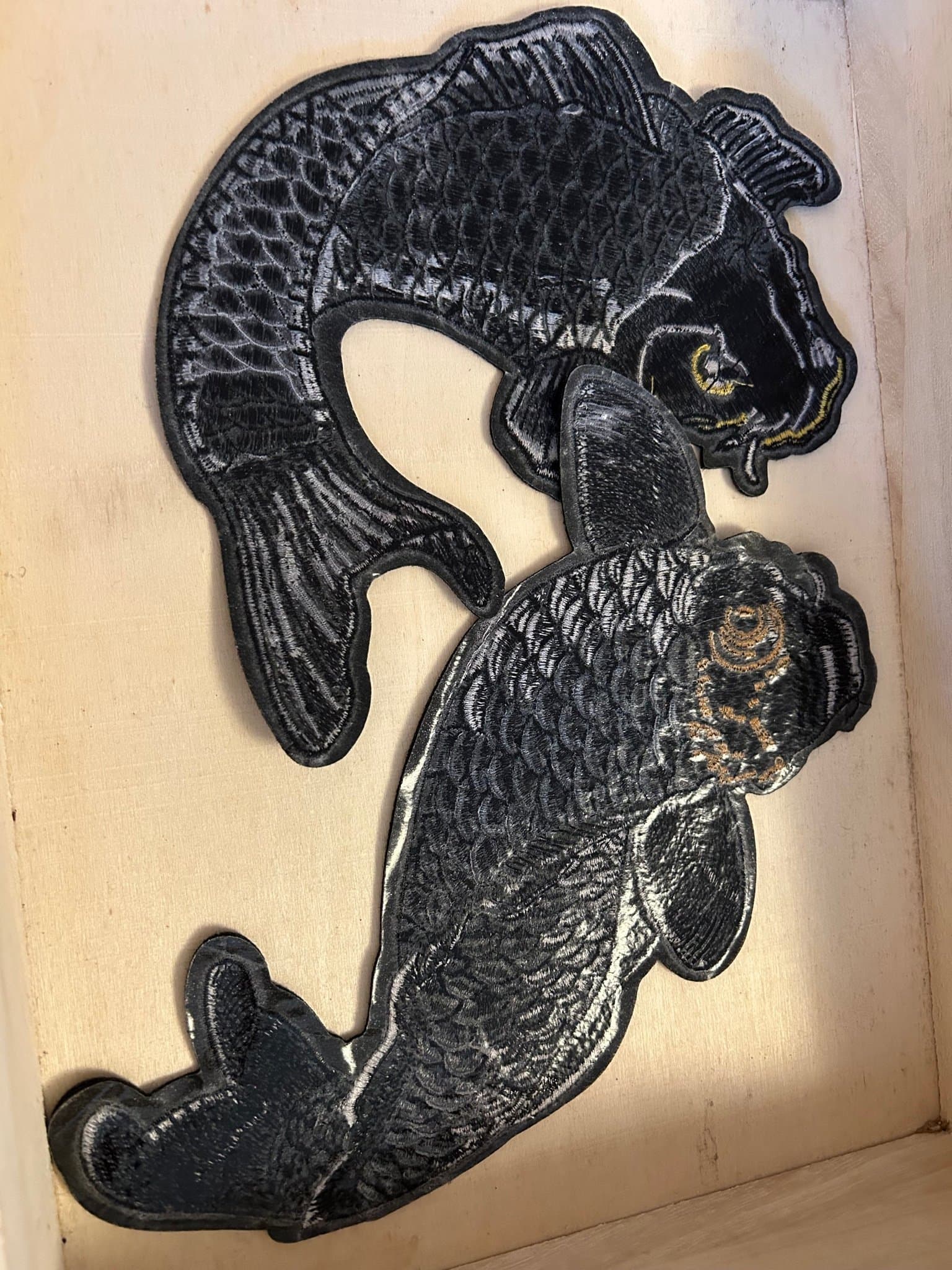 2 tygmärken stora fiskar koi?