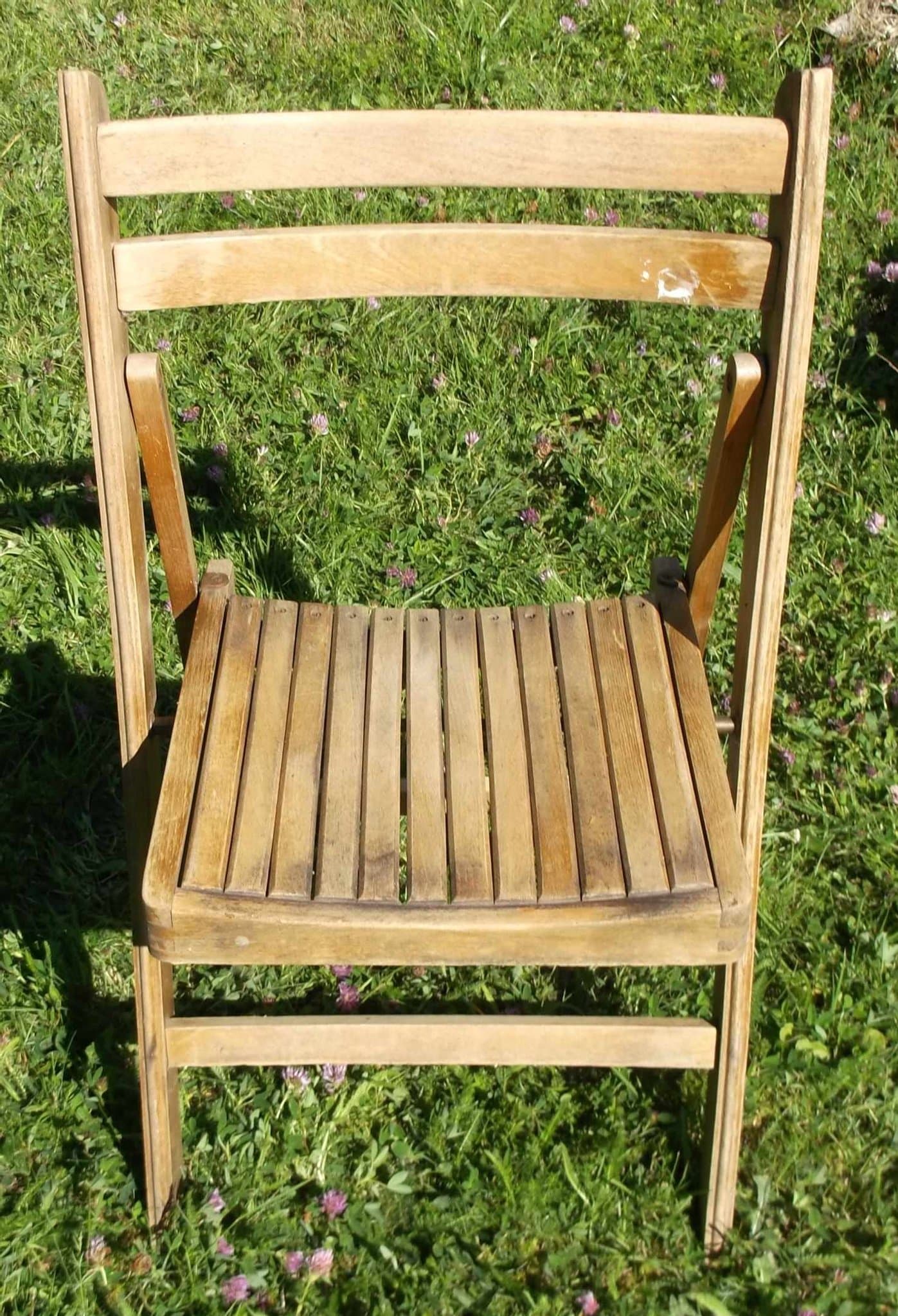 Klappstol hopfällbar. Tar liten plats.