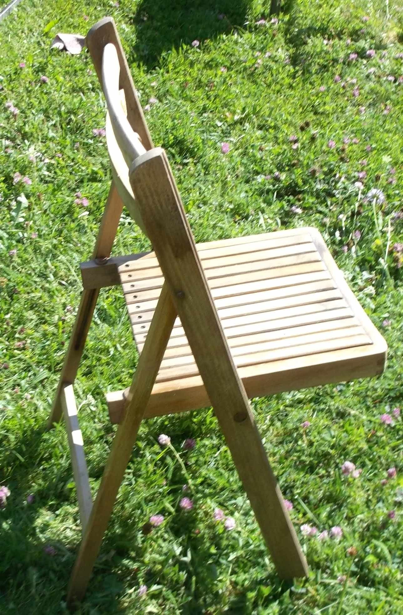 Klappstol hopfällbar. Tar liten plats.
