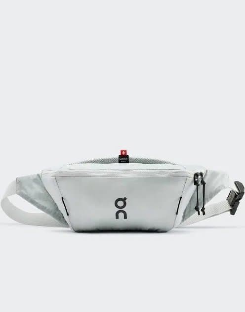 NY On Running grå midjeväska