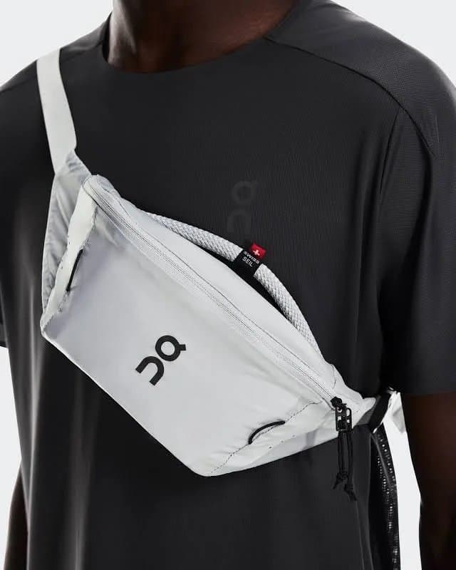 NY On Running grå midjeväska