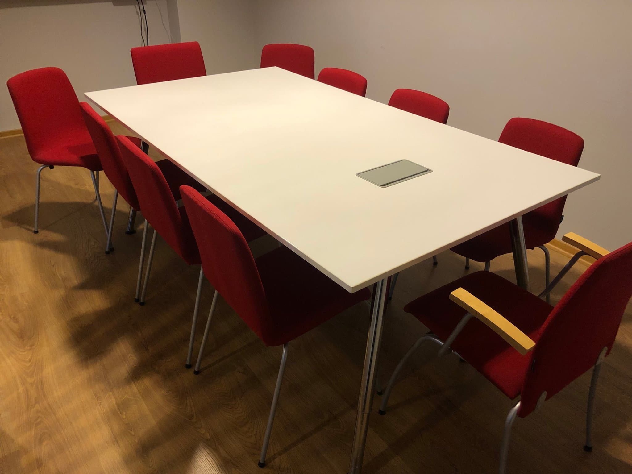 Konferensbord med 11 stolar