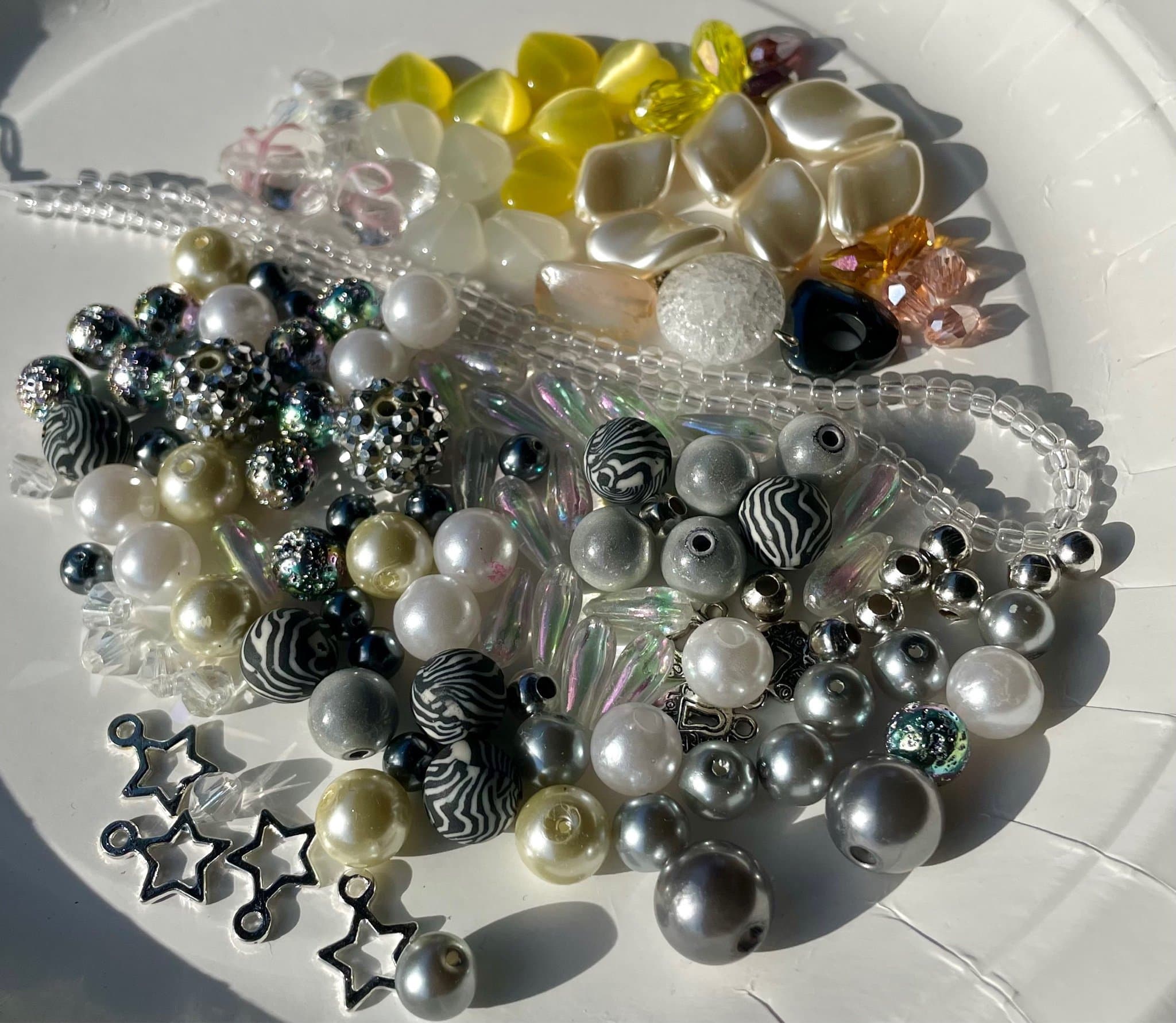 Exklusiva Pärlor i olika färger och storlekar, ca 90 gram