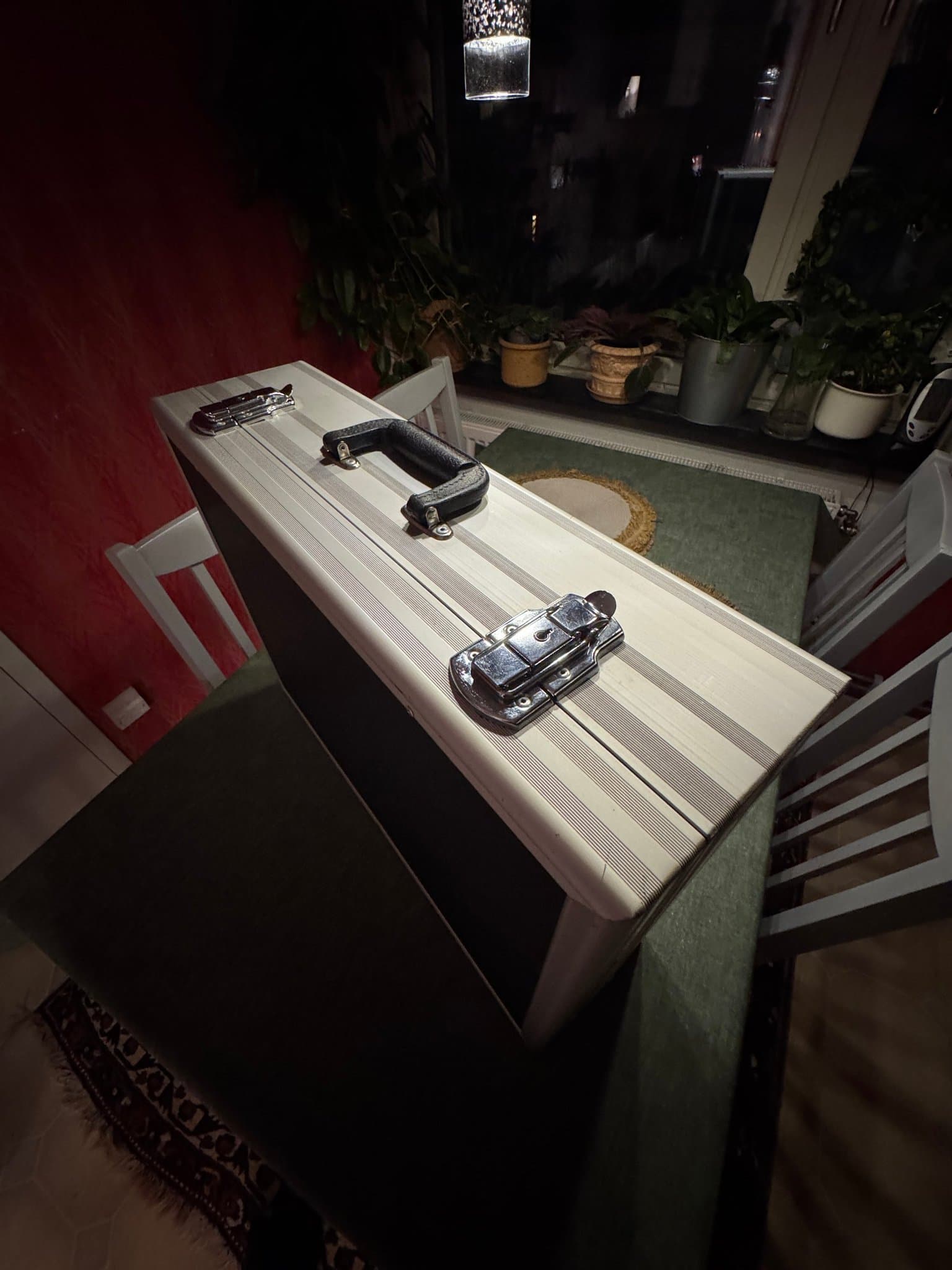 Aluminium väska mycket bra skick