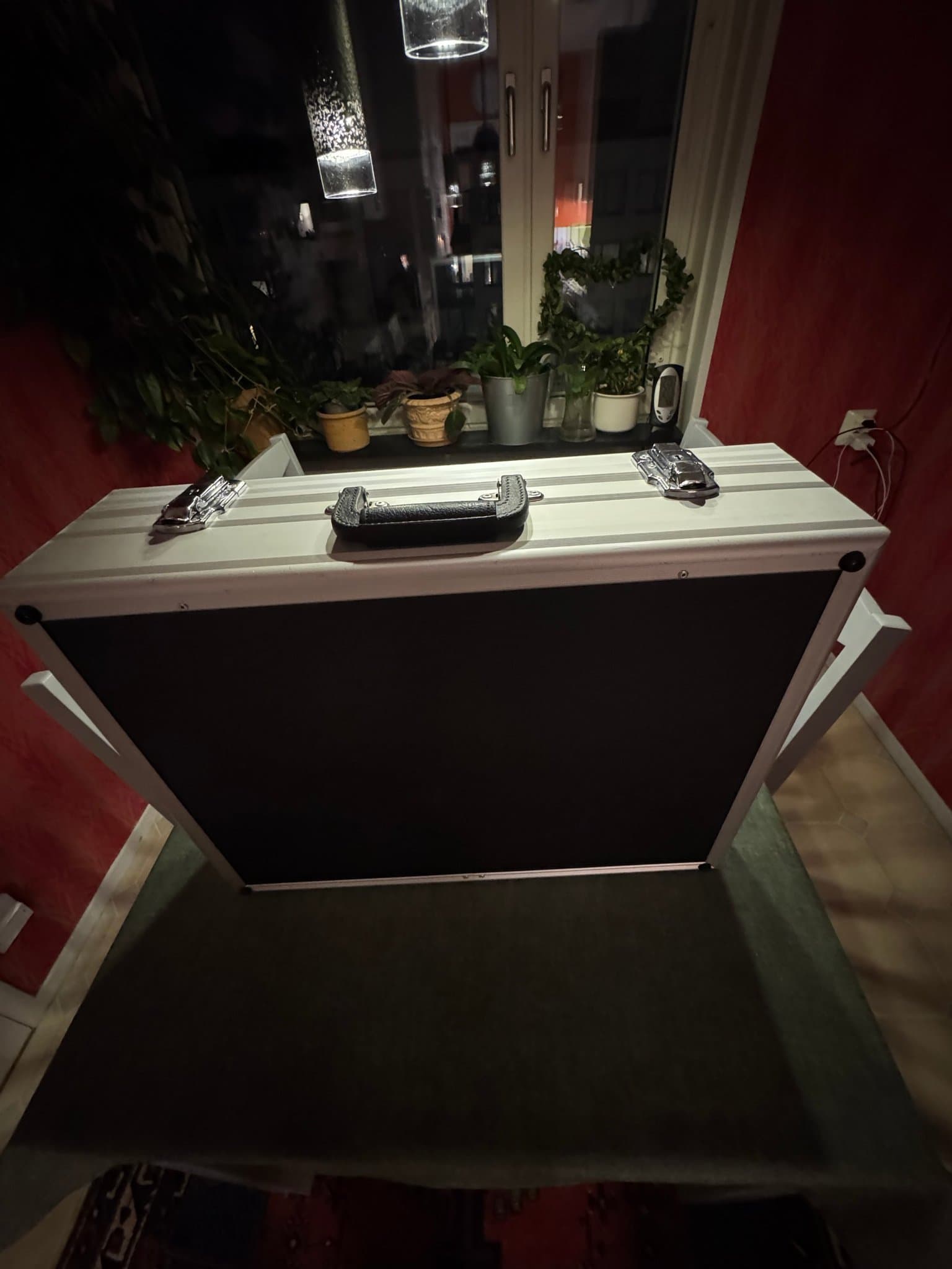 Aluminium väska mycket bra skick