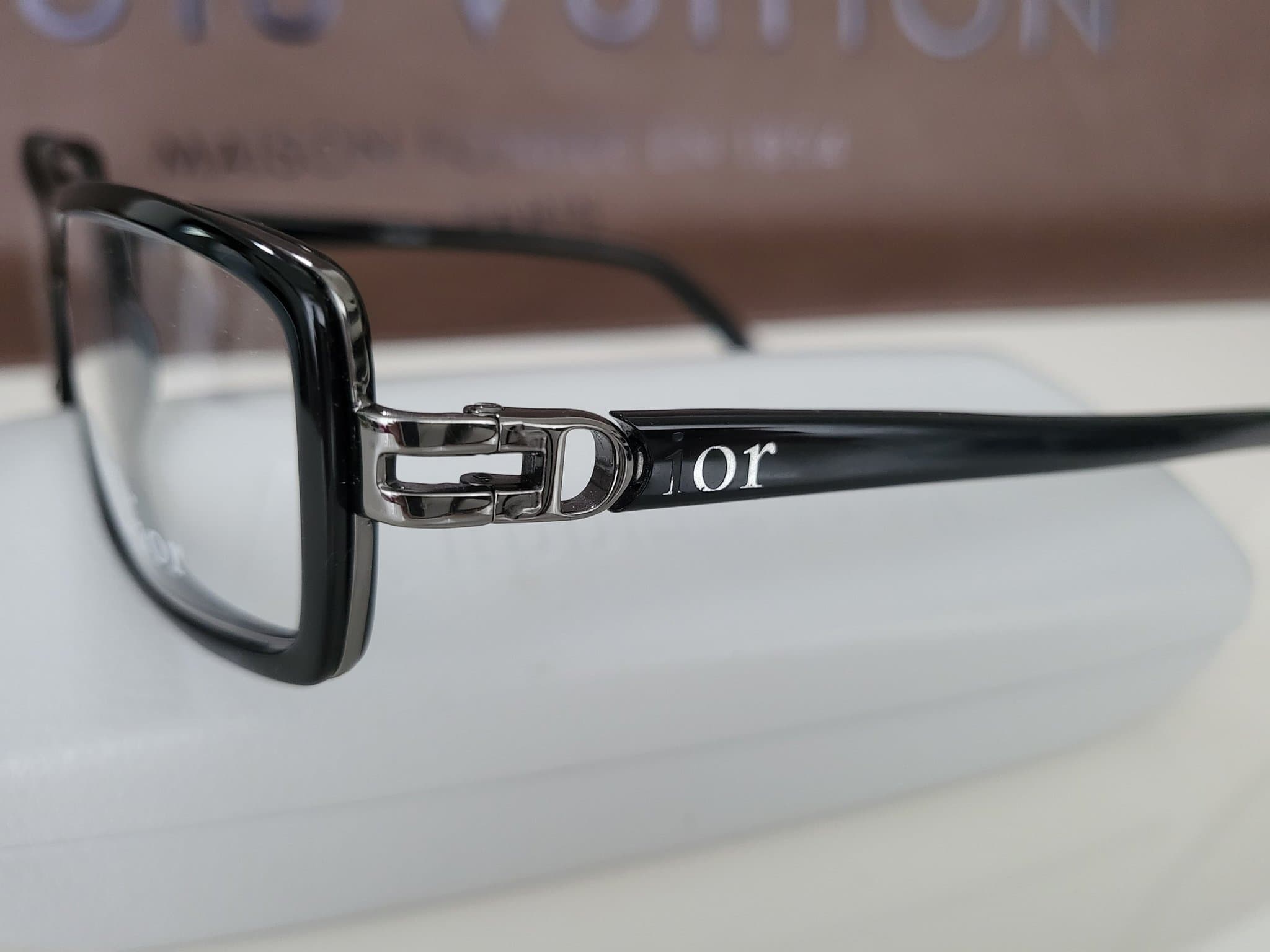 CD - Dior glasögonbågar med hård etui